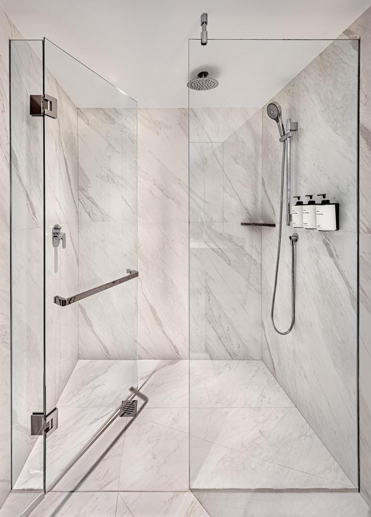 Classic King Room with Harbor View - Club Lounge Access