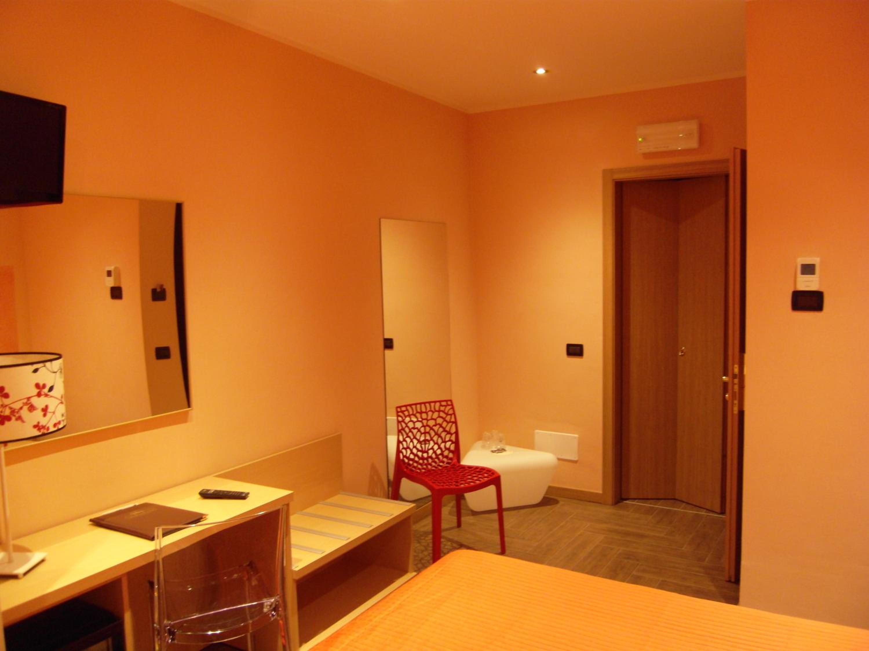 Double or Twin Room - Photo 5