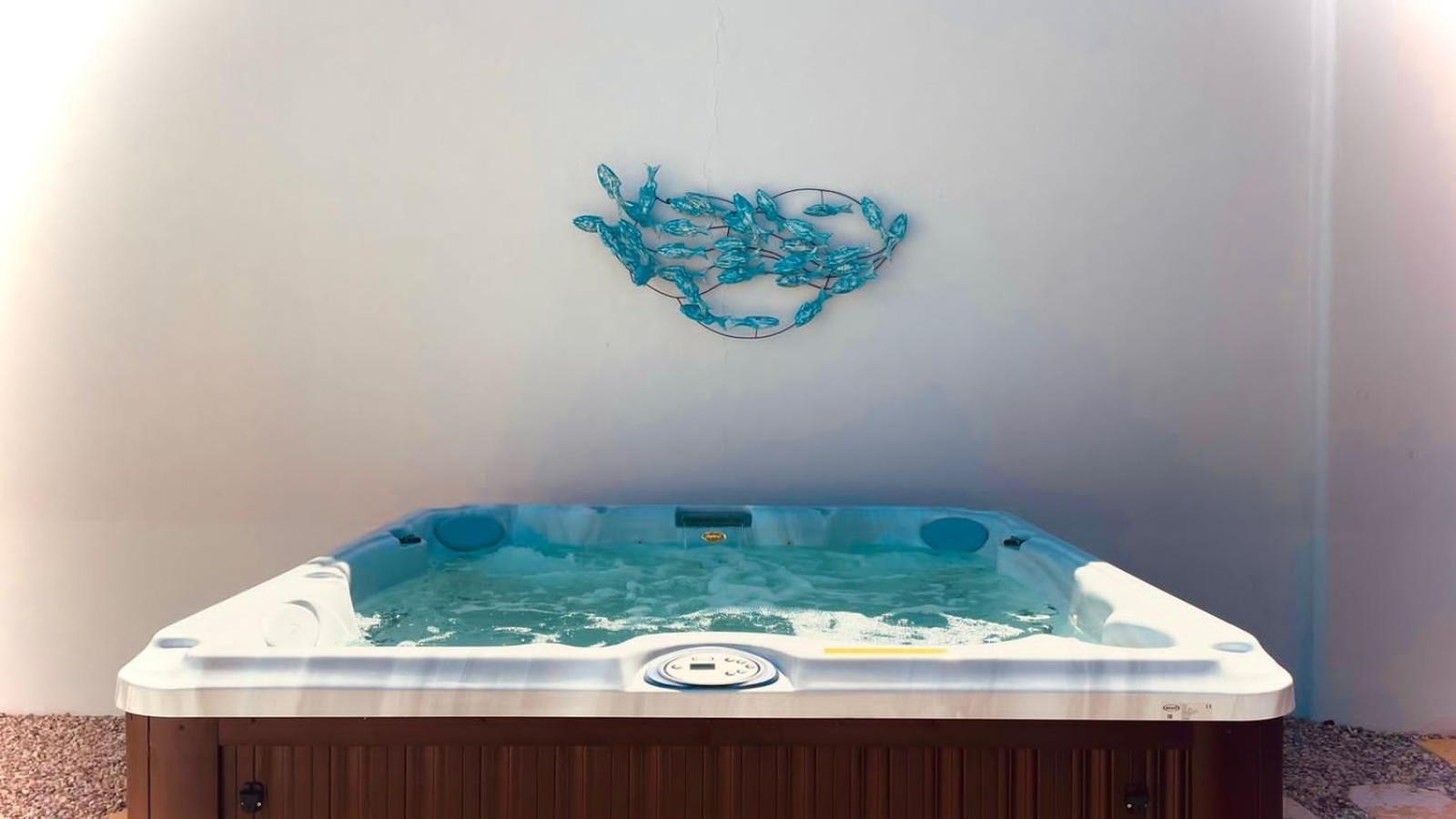 Suite with Hot Tub photo 2