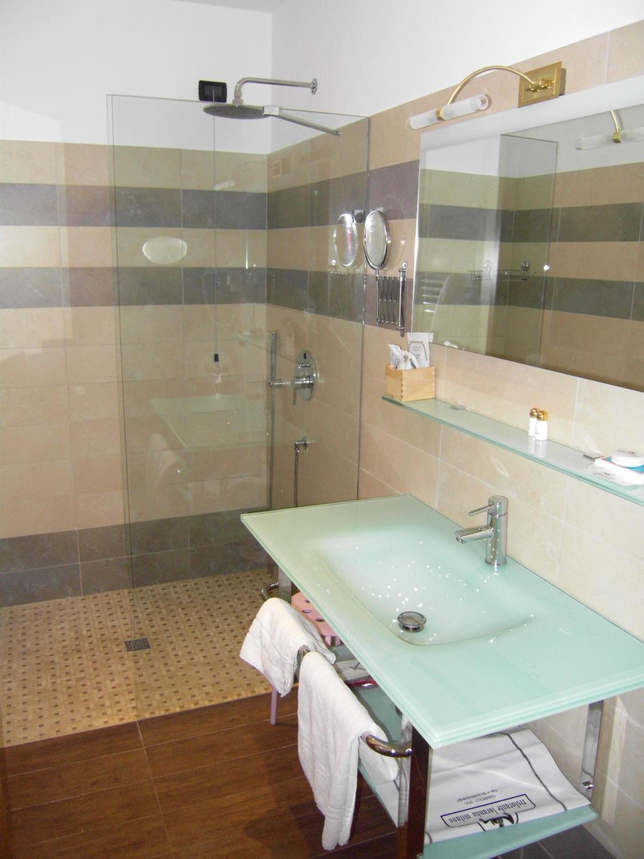 Double or Twin Room - Photo 2