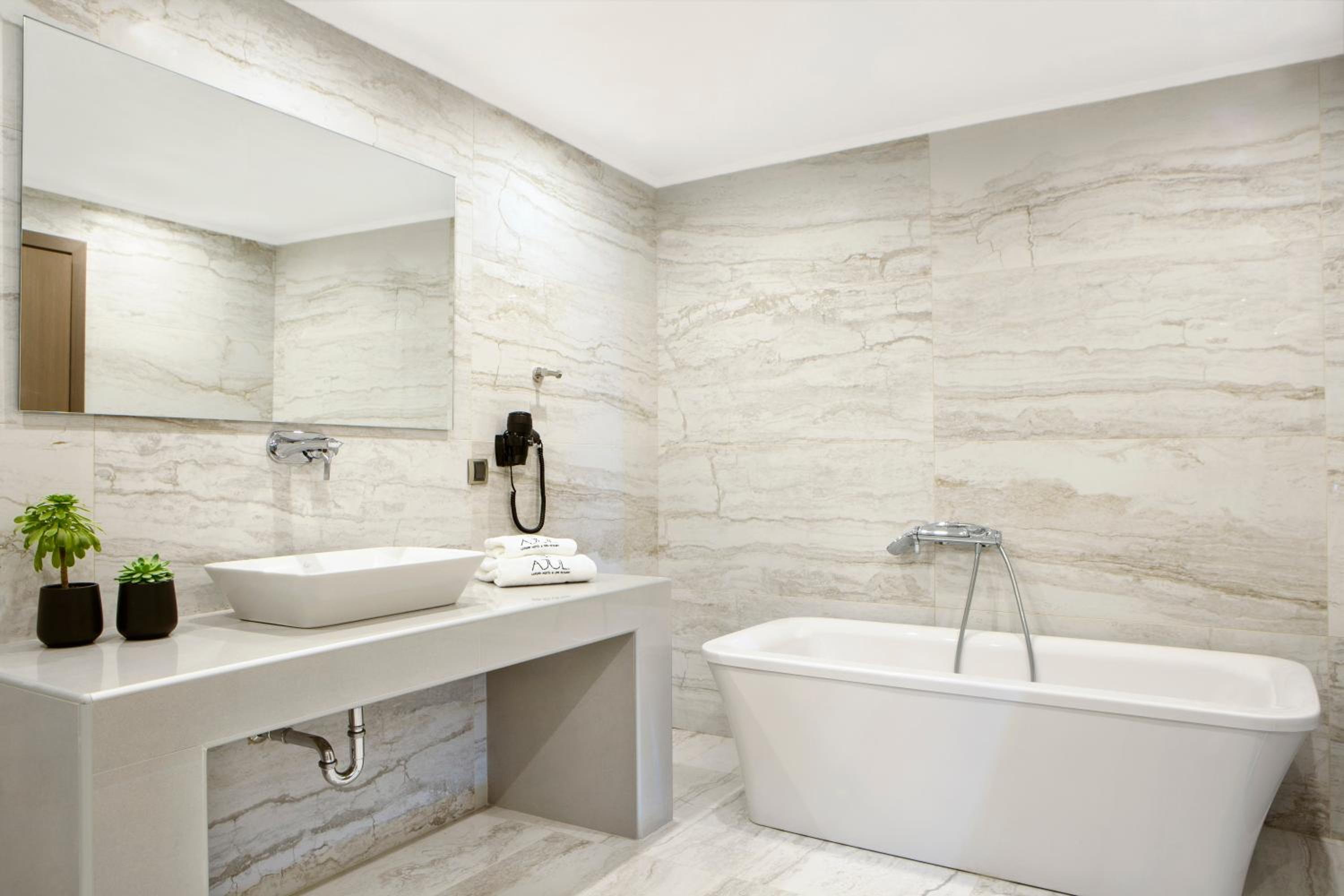 EXECUTIVE SUITE SEA VIEW - Photo 2