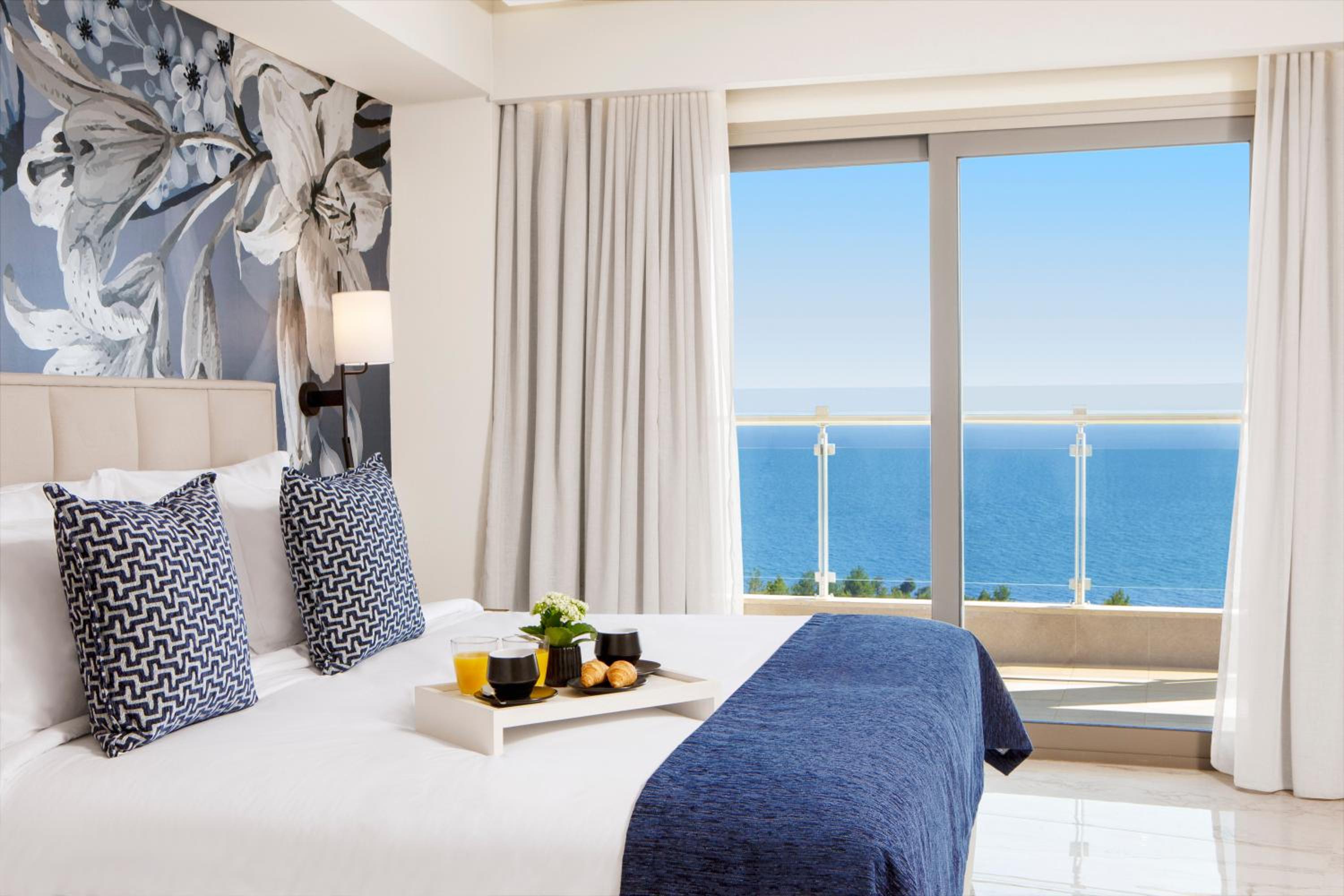 EXECUTIVE SUITE SEA VIEW - Photo 1