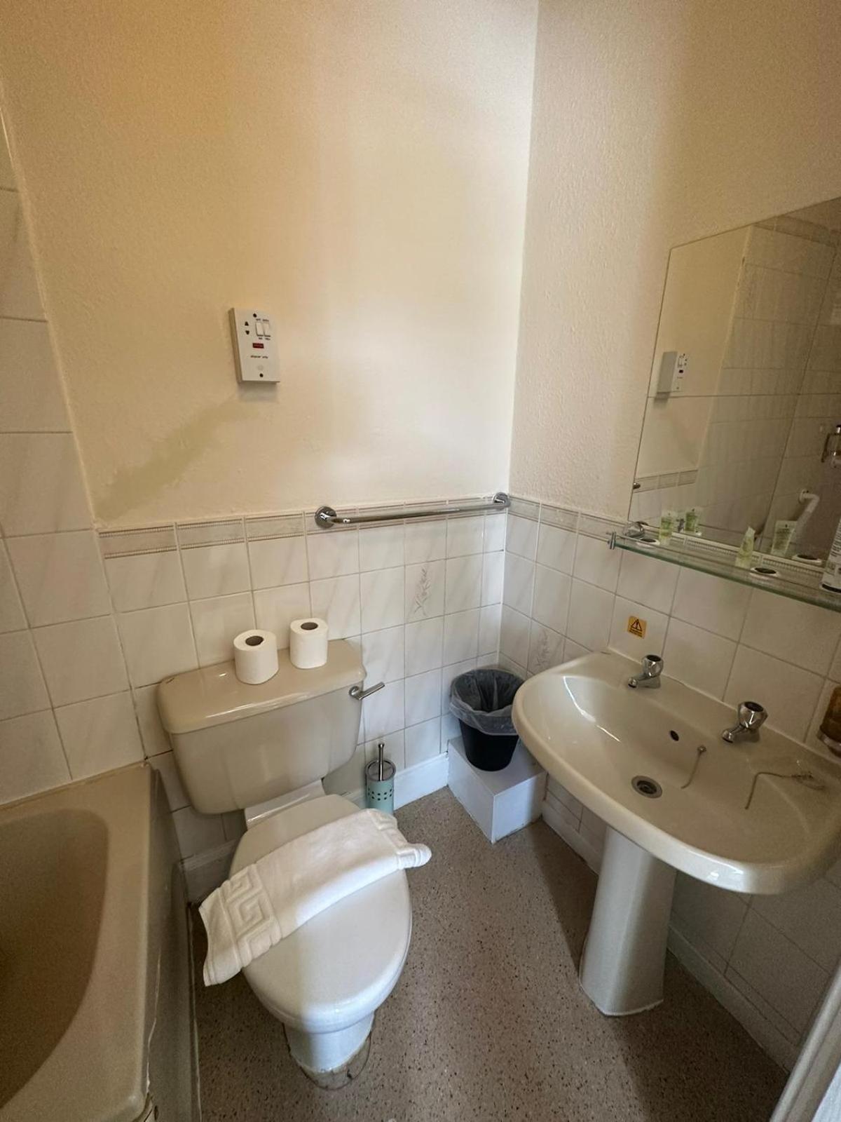 Standard Twin Room photo 3