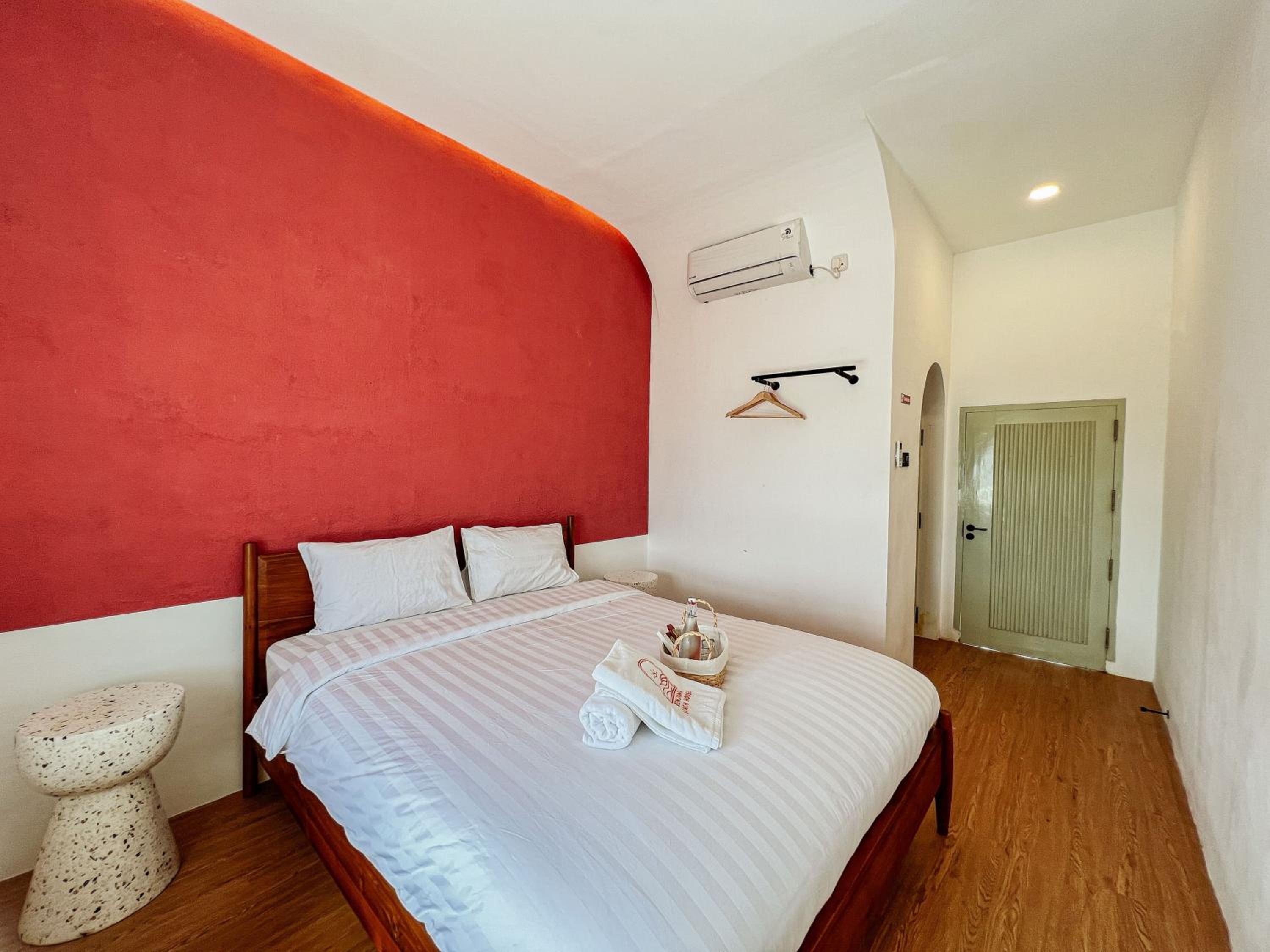 Deluxe Double Room with Balcony and Sea View - Photo 6