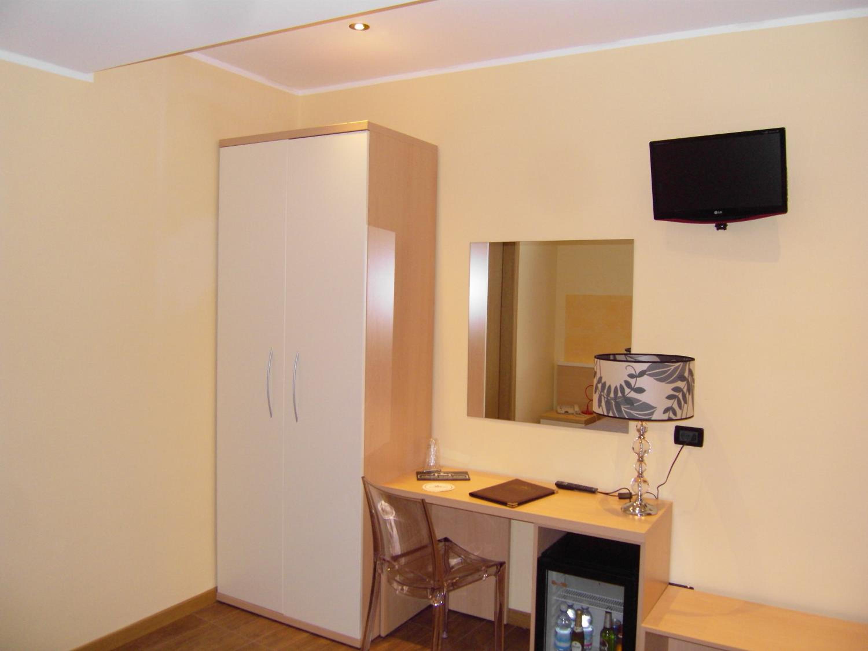Double or Twin Room - Photo 36