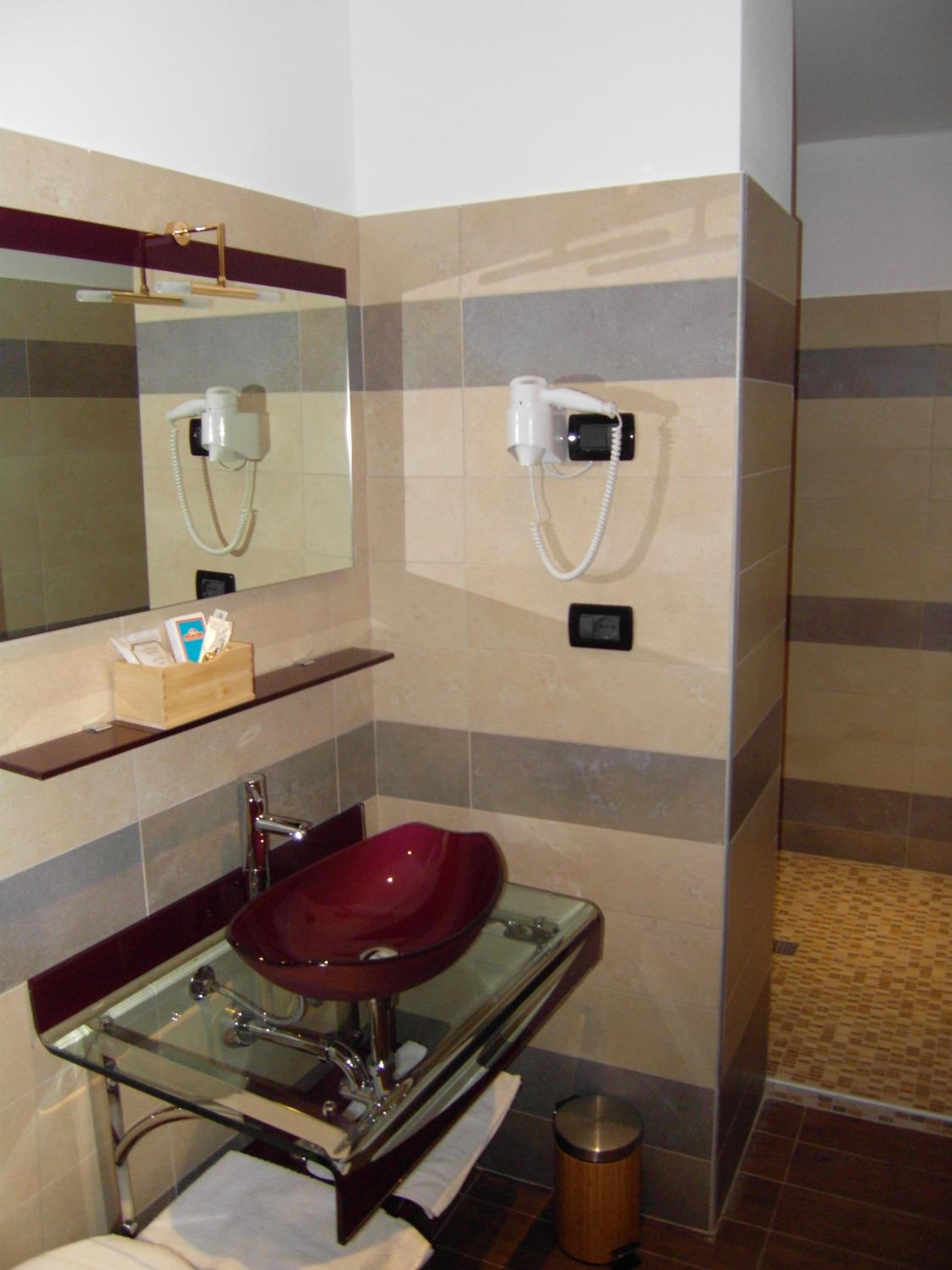 Double or Twin Room - Photo 31