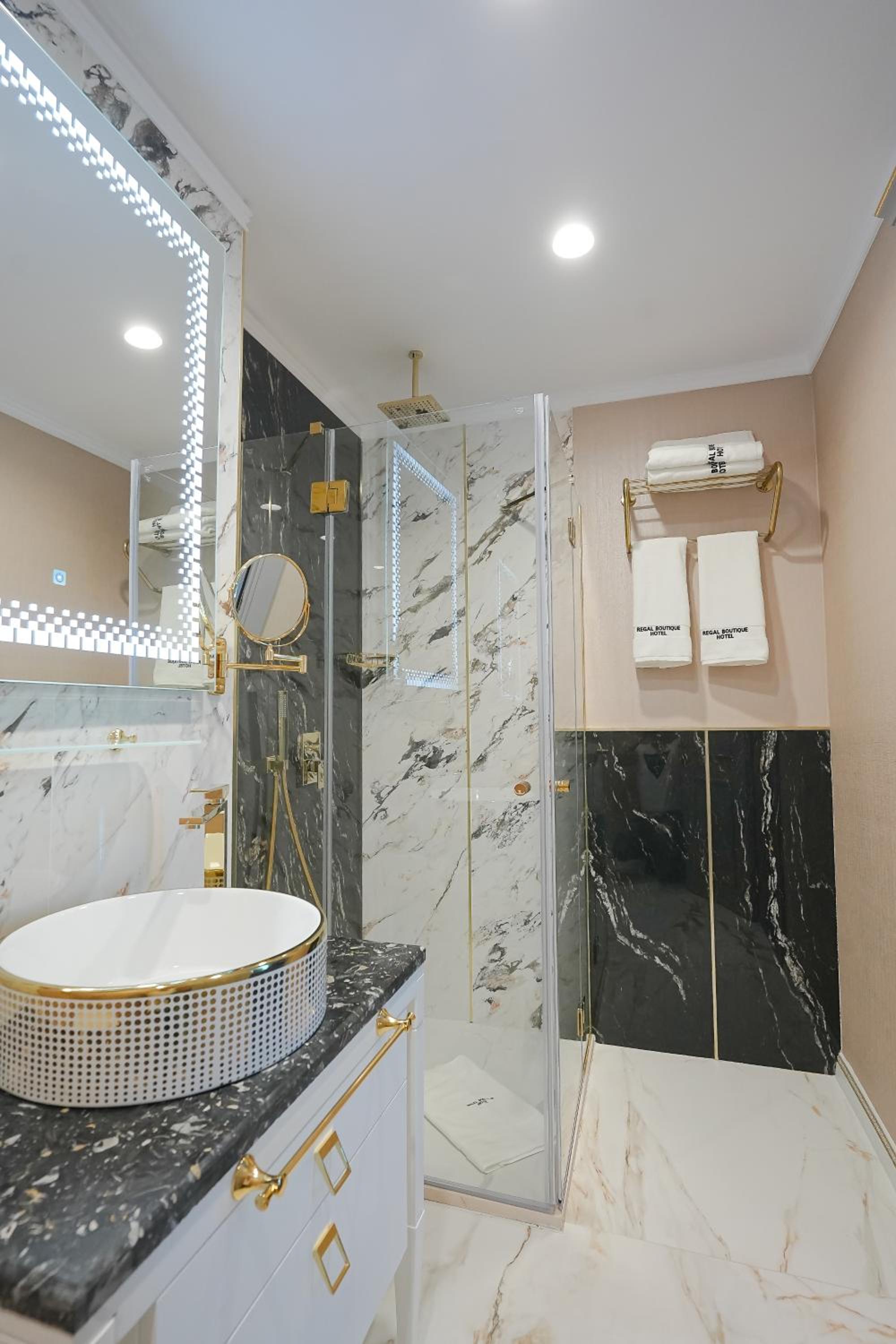 Deluxe Suite - Photo 16