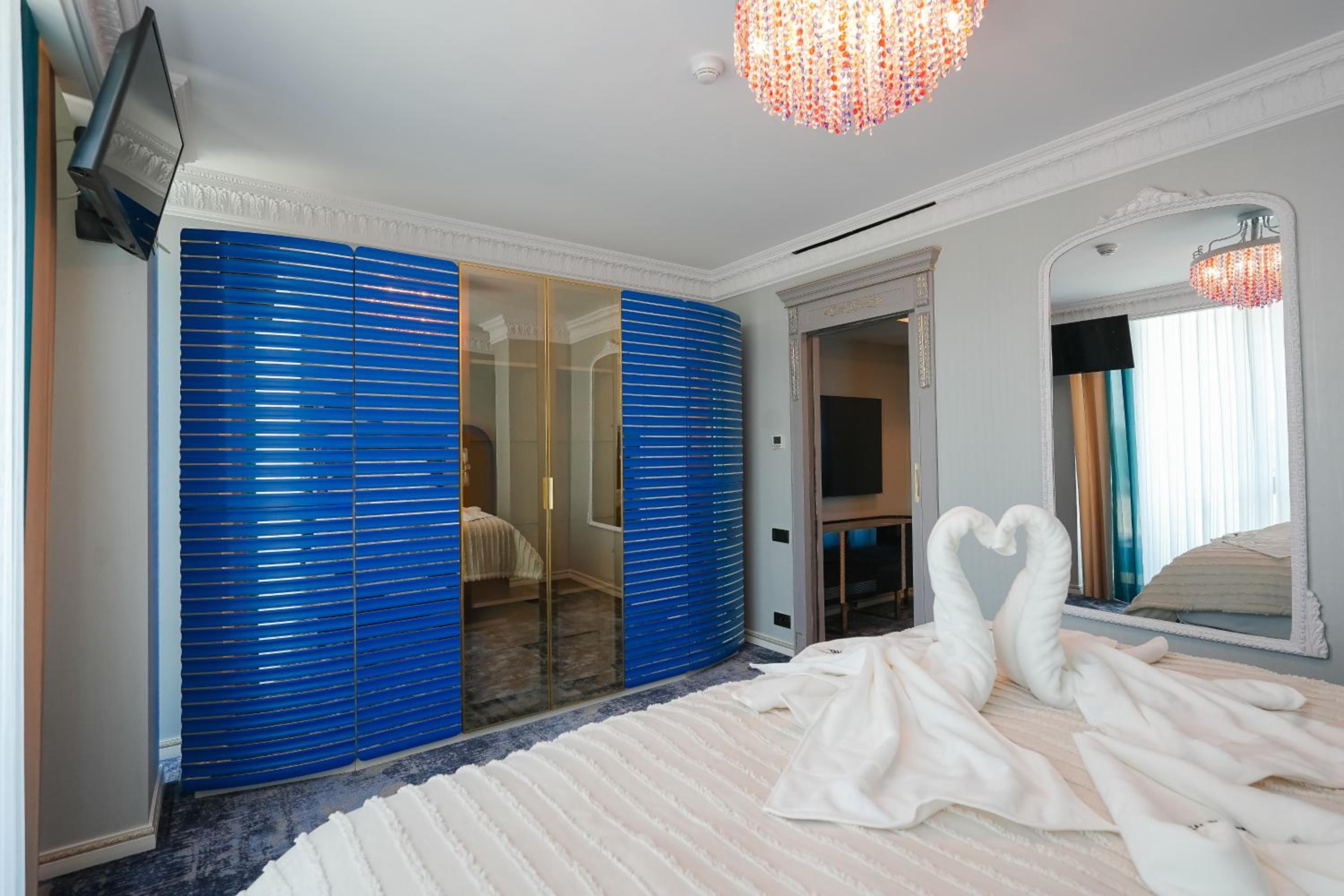 Deluxe Suite - Photo 10