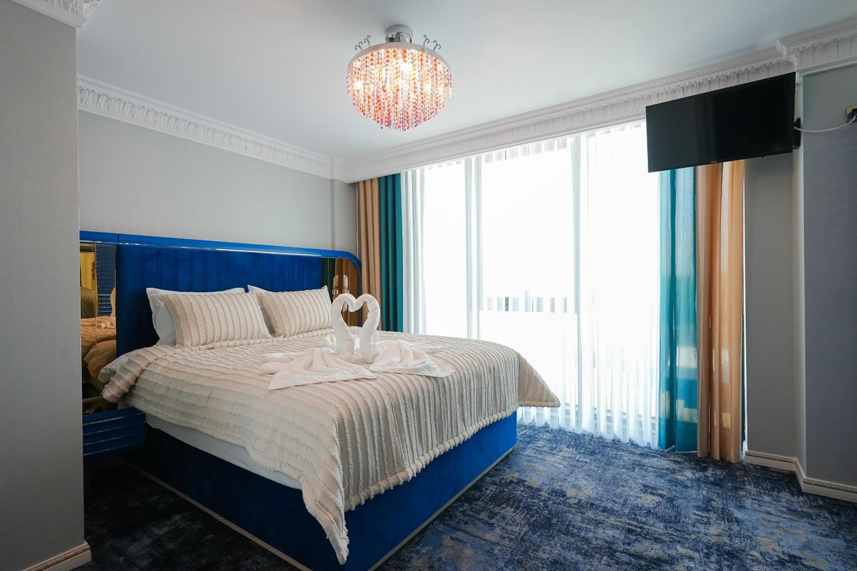 Deluxe Suite - Photo 1