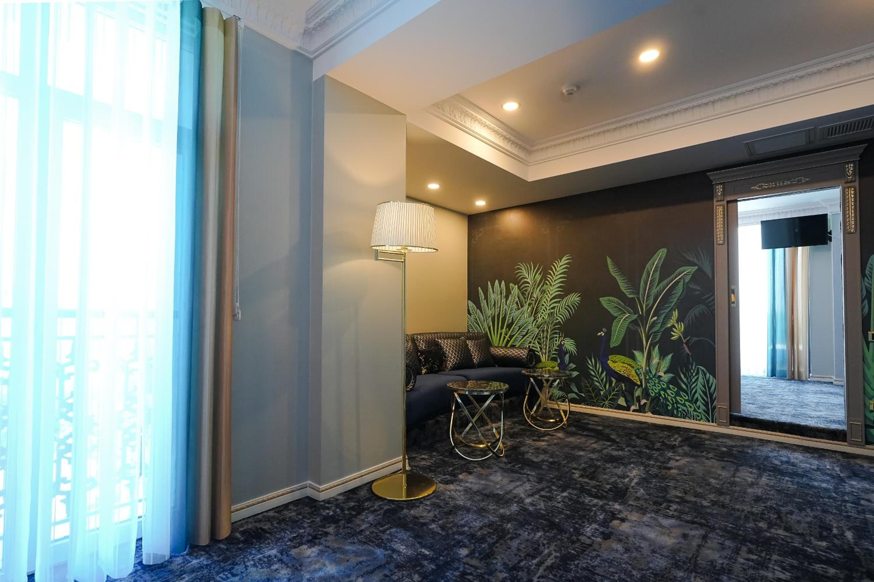 Deluxe Suite - Photo 6