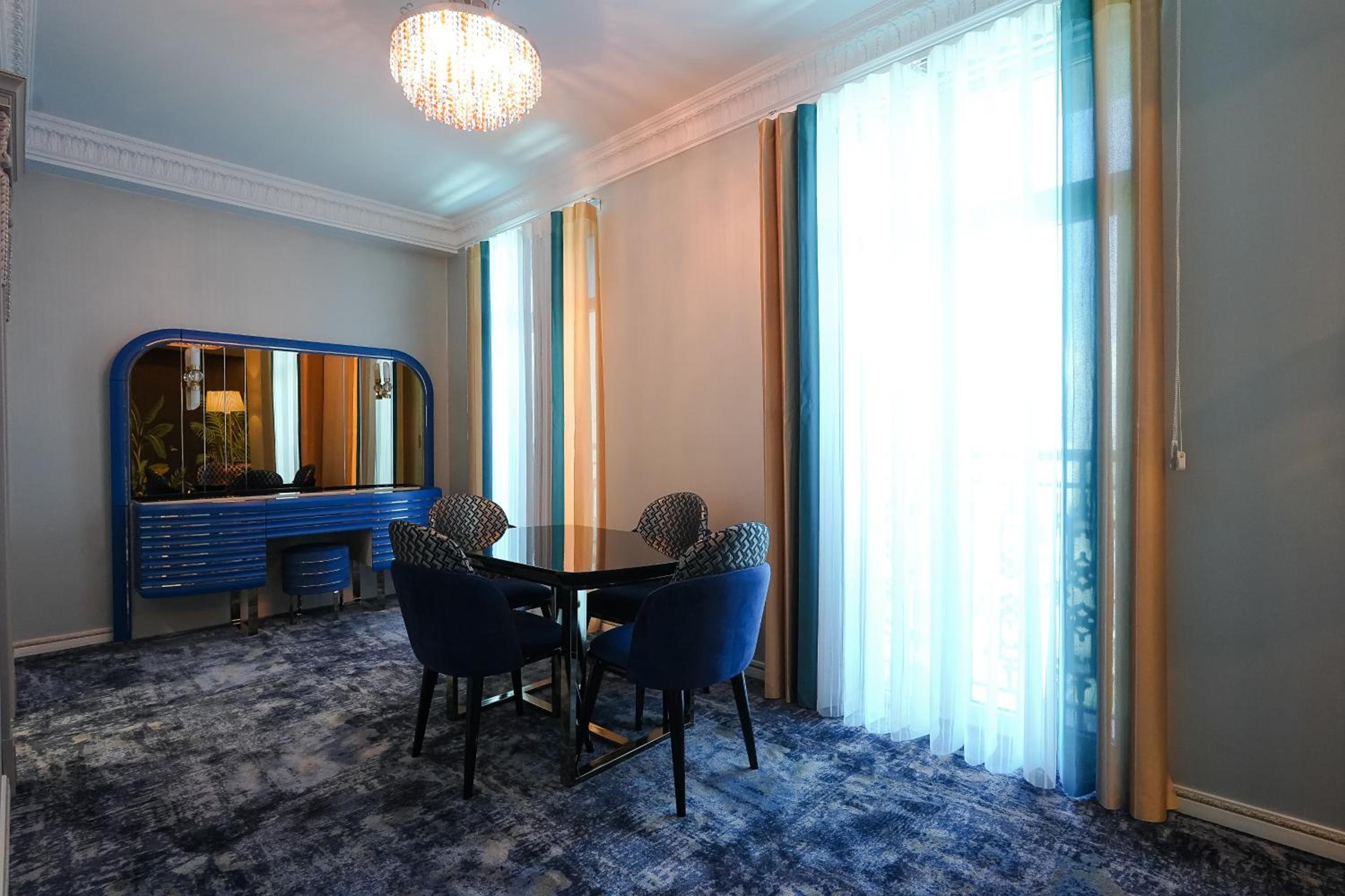 Deluxe Suite - Photo 3