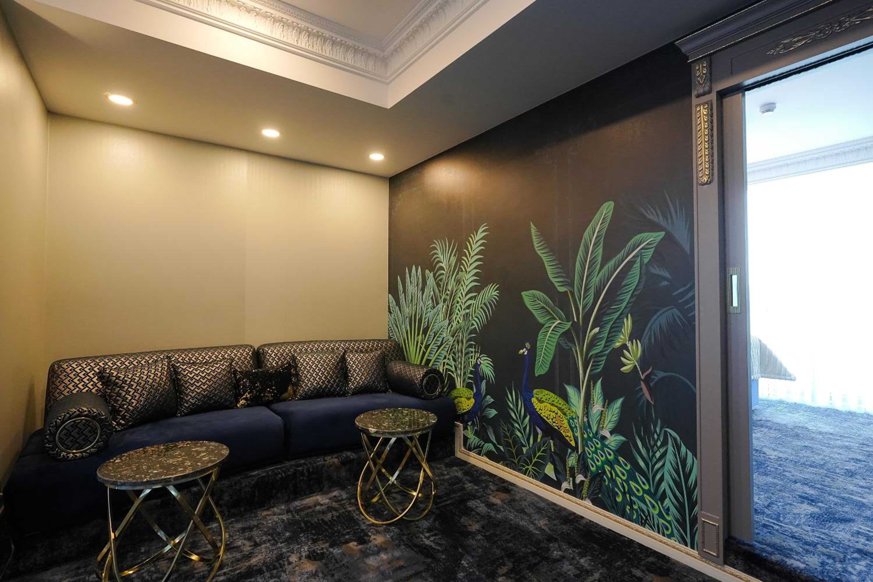 Deluxe Suite - Photo 5