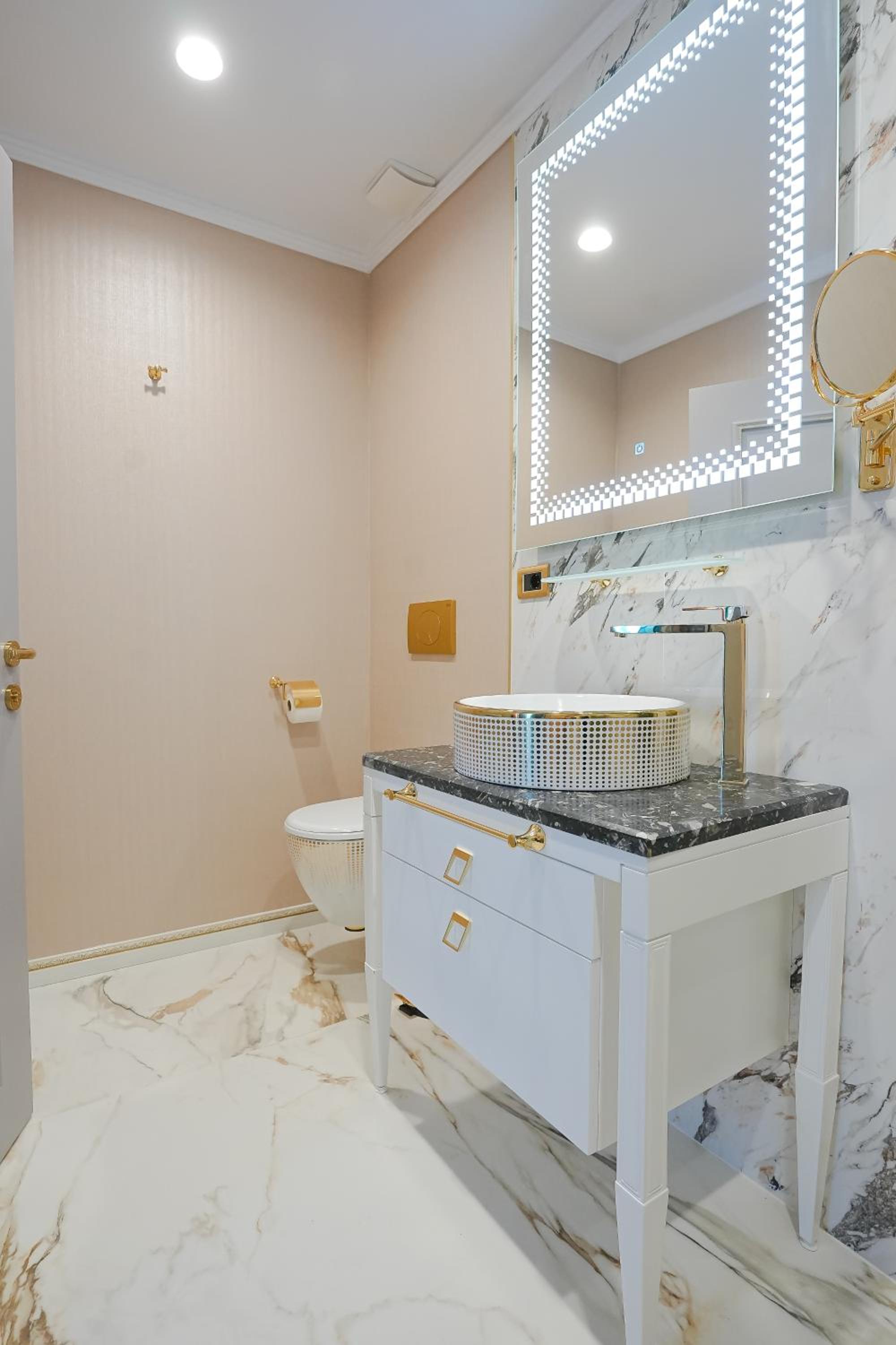 Deluxe Suite - Photo 17
