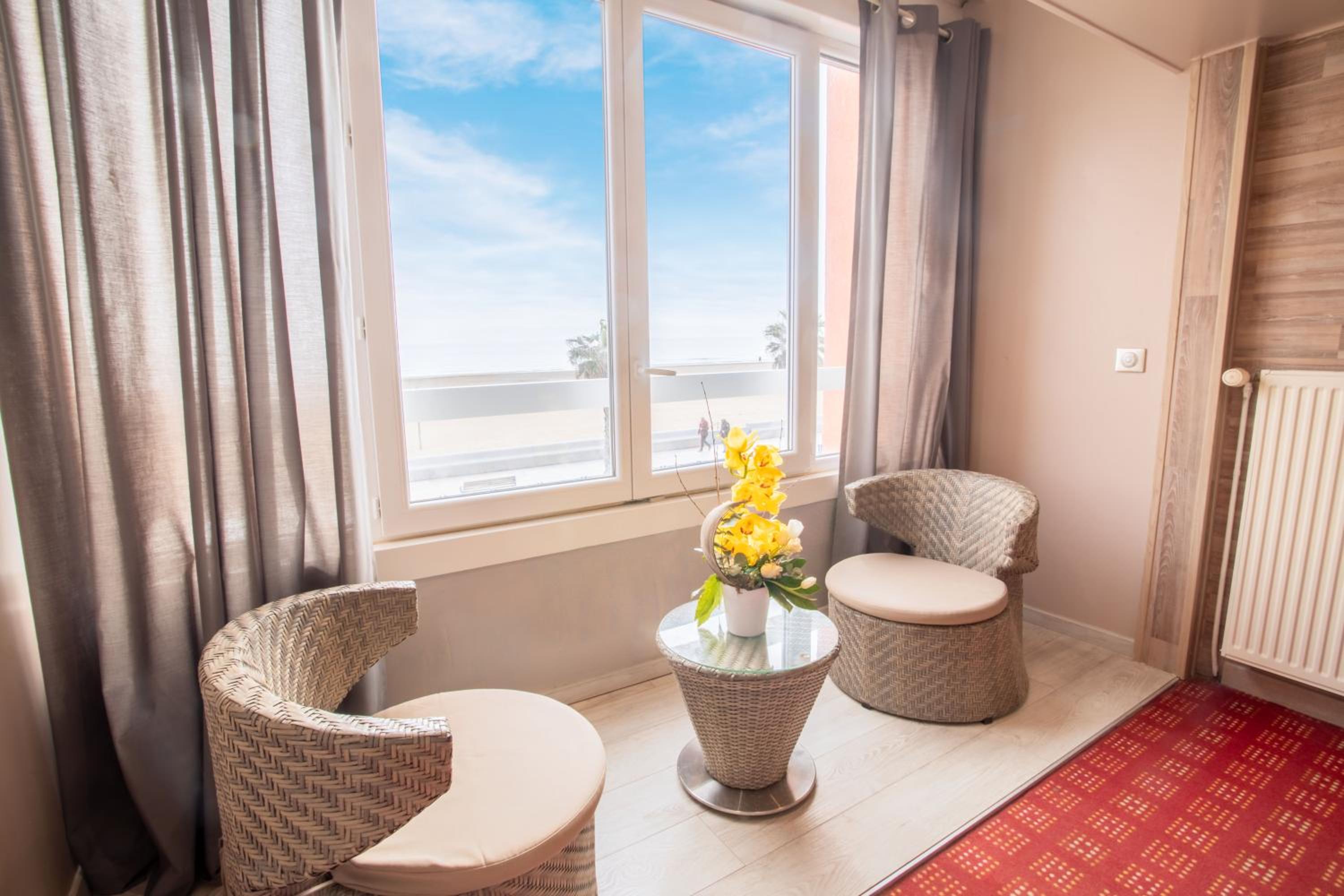 Double Room with Sea View - Photo 3