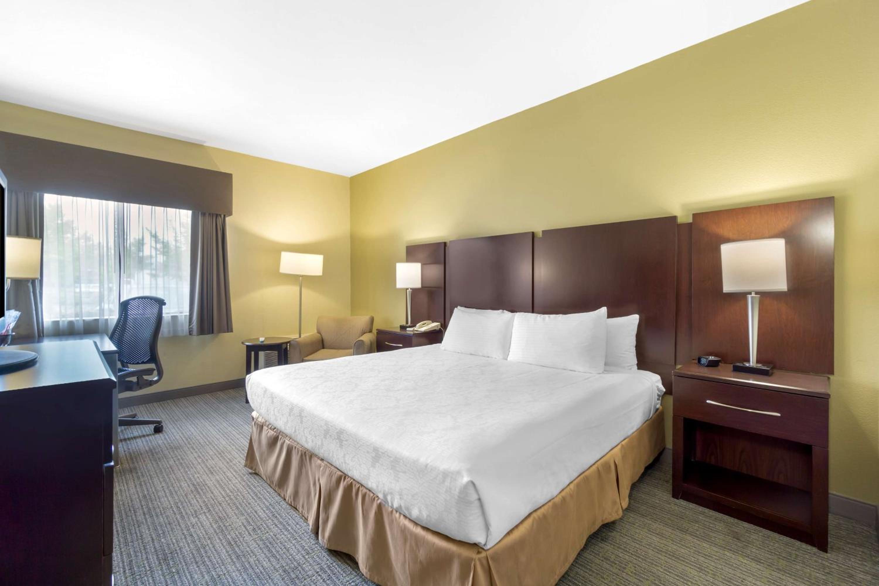King Room with Golf Course View - Non-Smoking - Photo 3