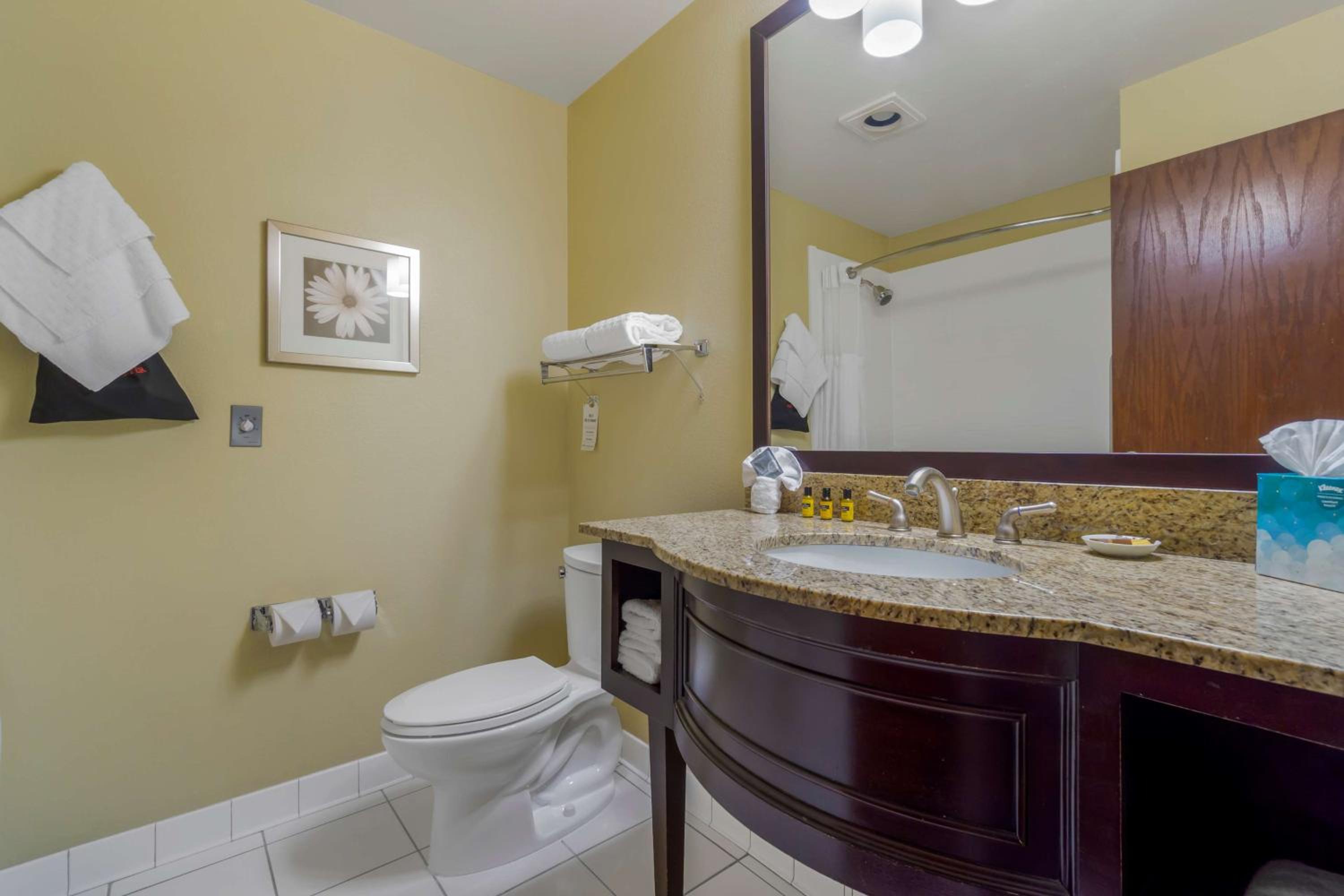 Queen Room with Two Queen Beds and Golf Course View - Non-Smoking - Photo 2