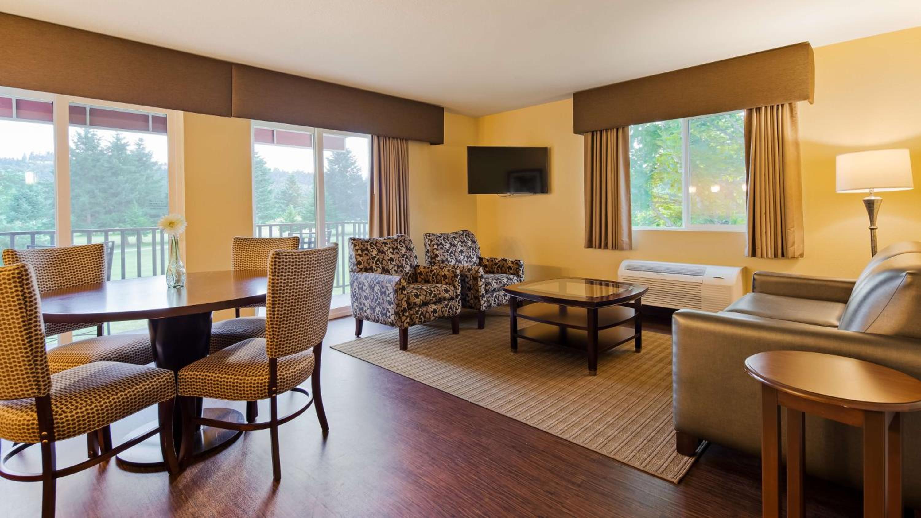 One-Bedroom King Suite with Balcony, Golf Course View and Living Room - Non-Smoking