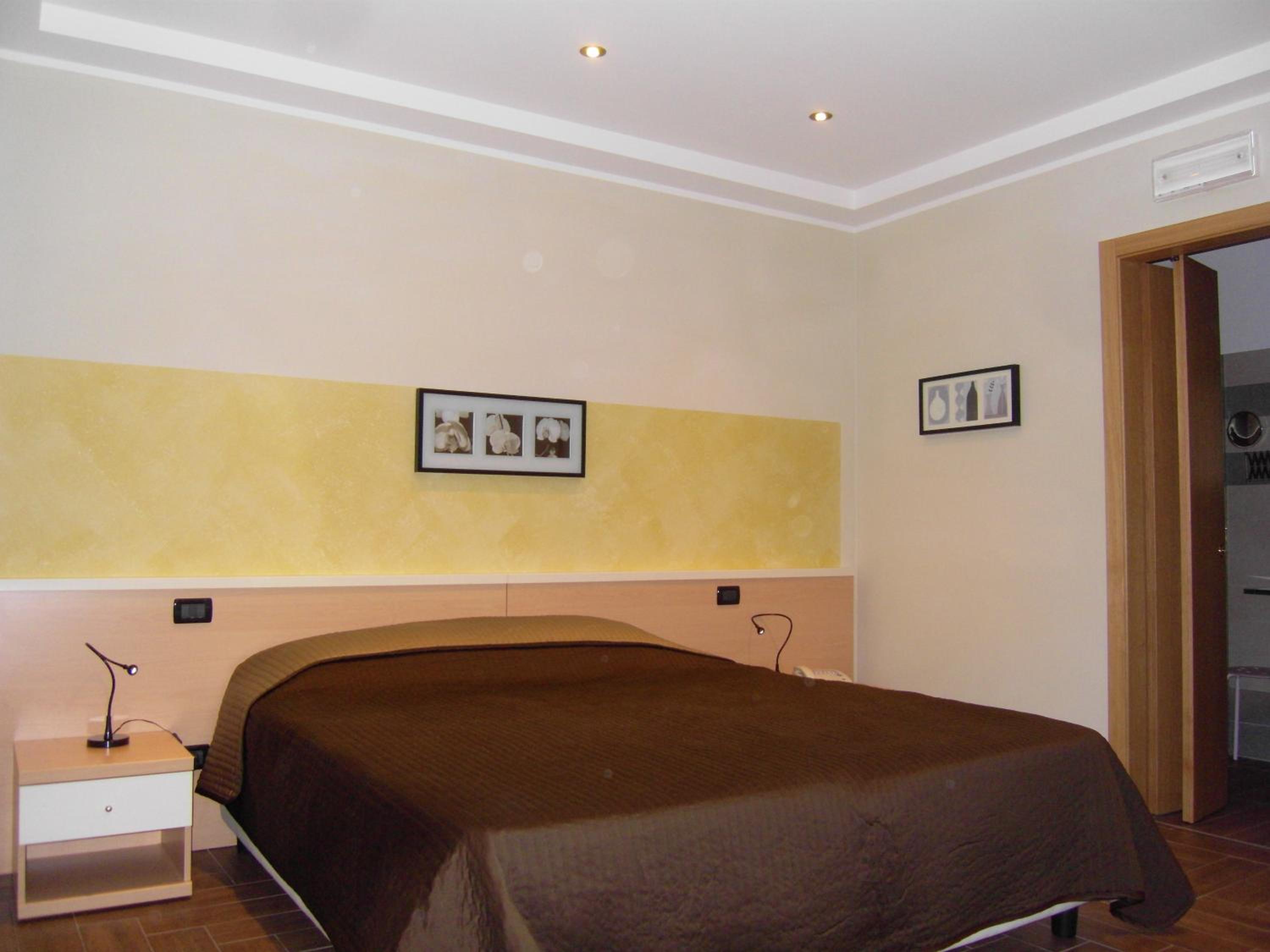 Double or Twin Room - Photo 7