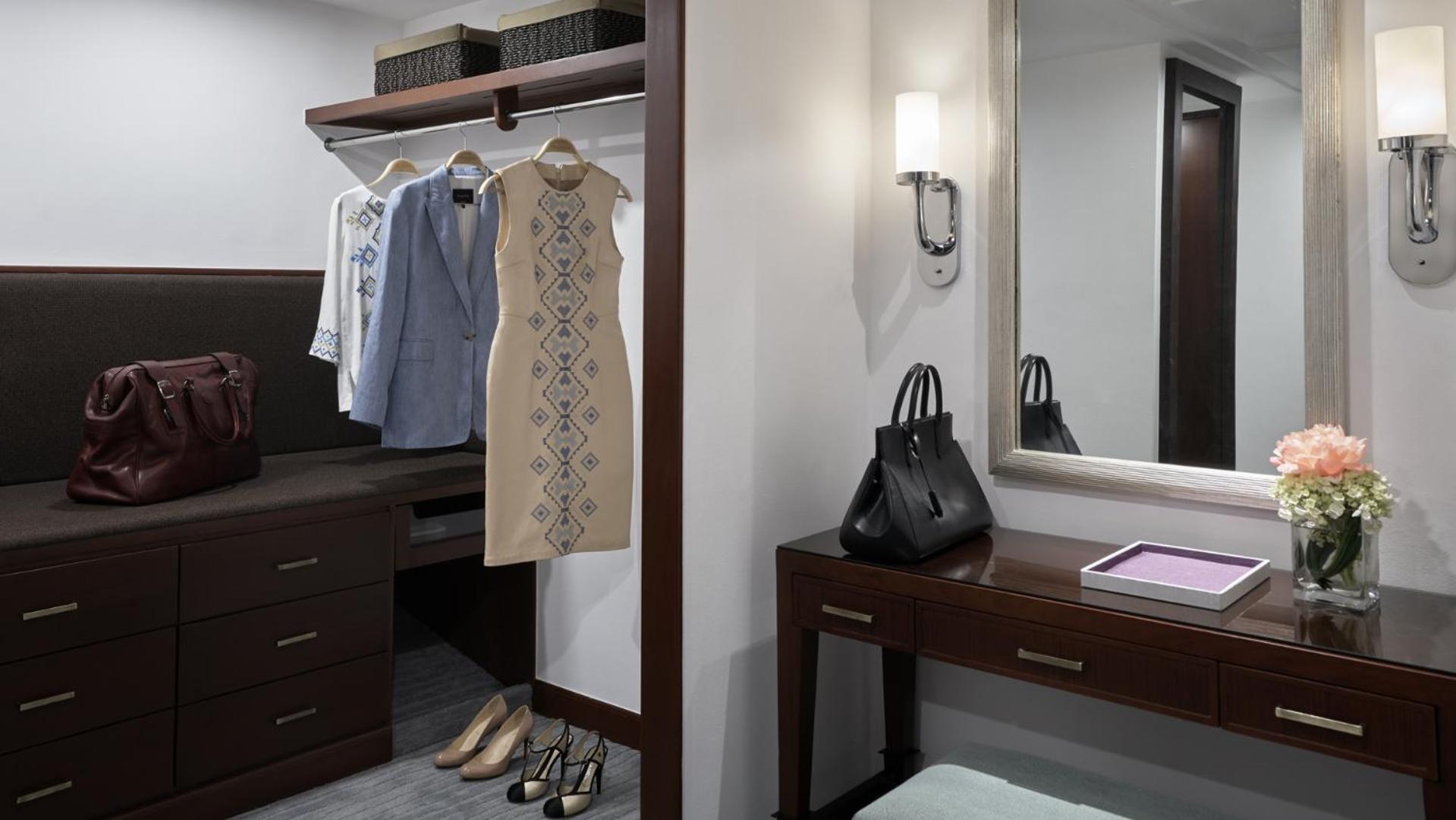 Executive Suite - Photo 5