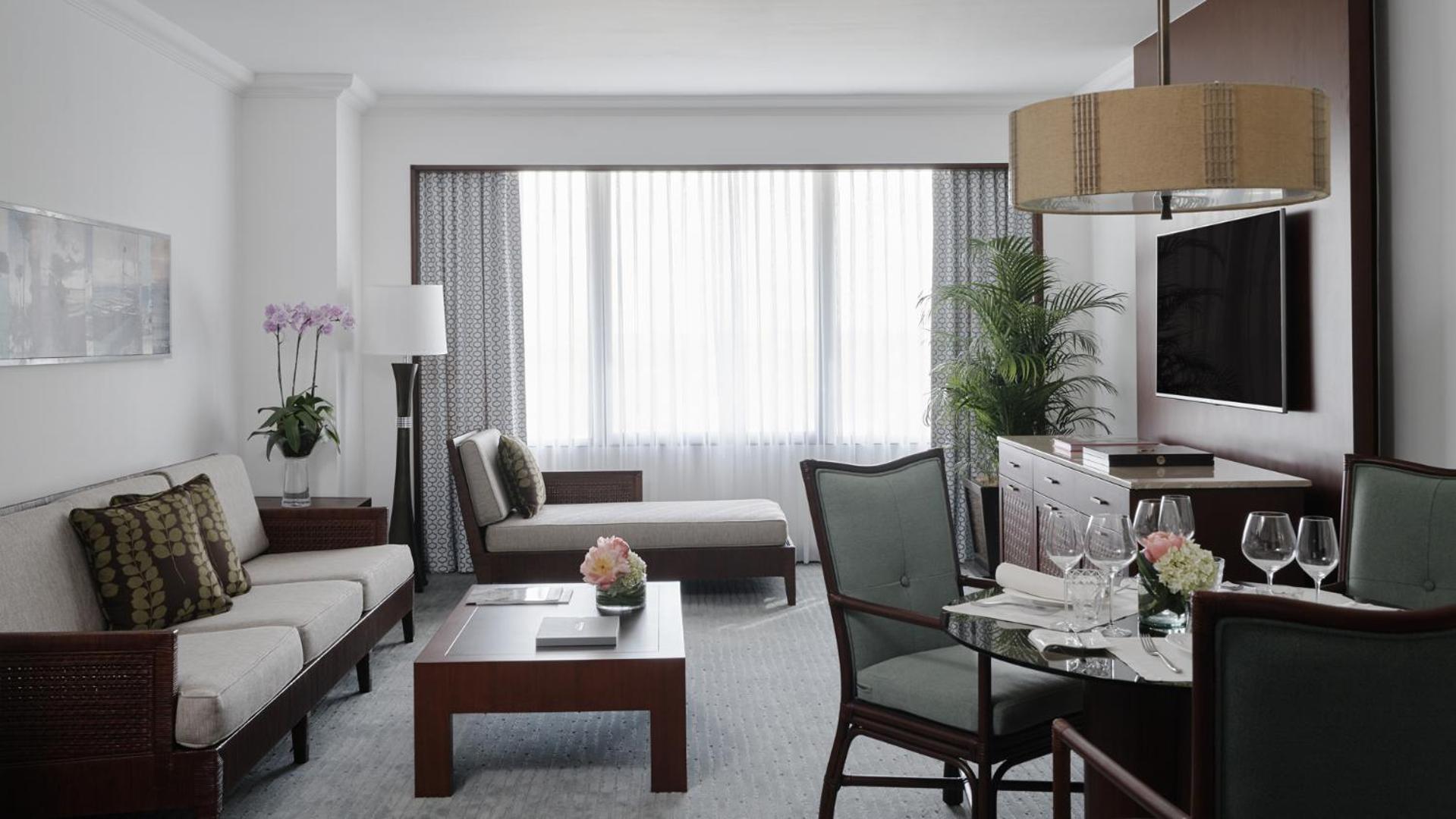 Executive Suite - Photo 3