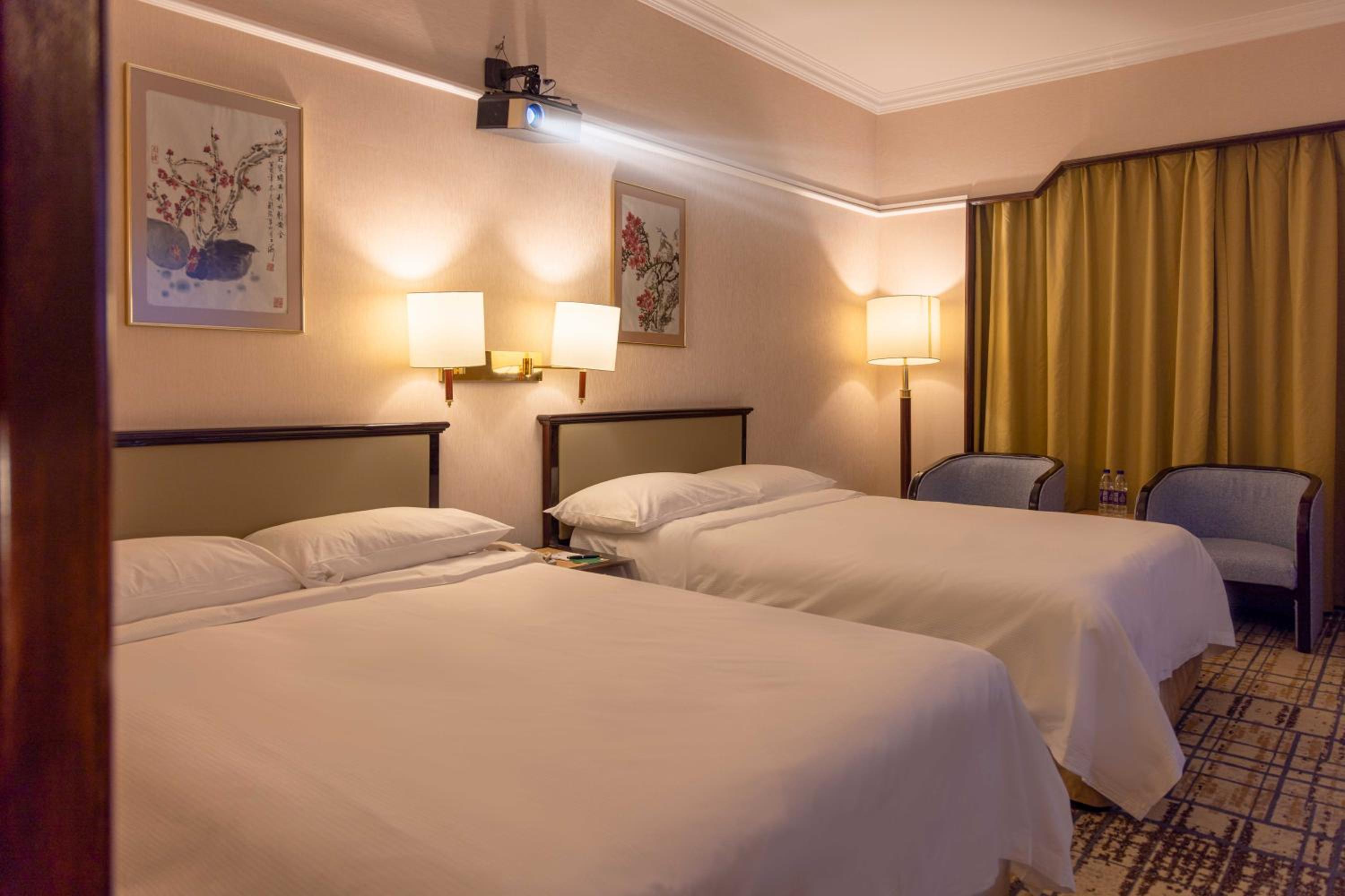 Standard King Room - Photo 2