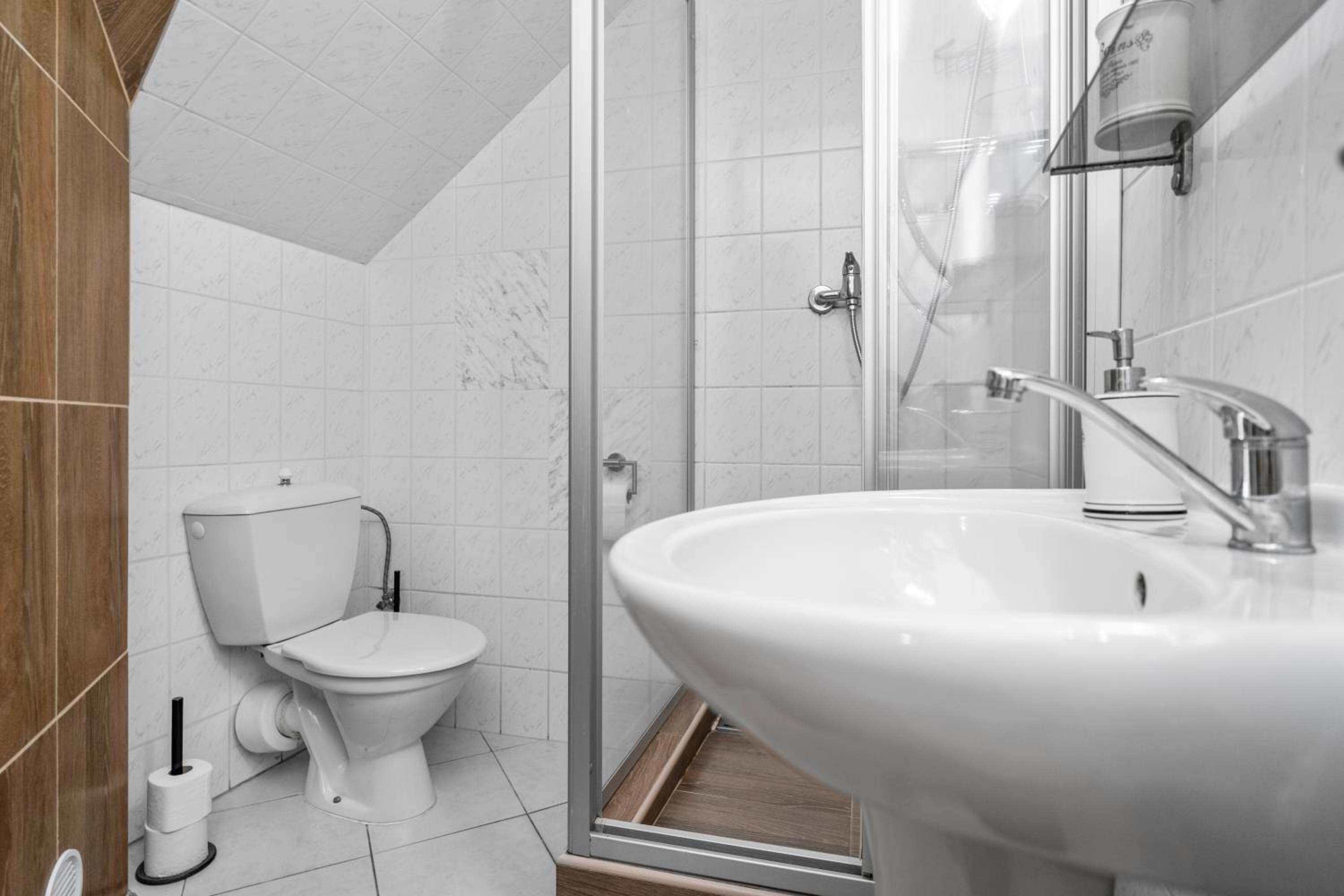 Family Room with Private Bathroom photo 2