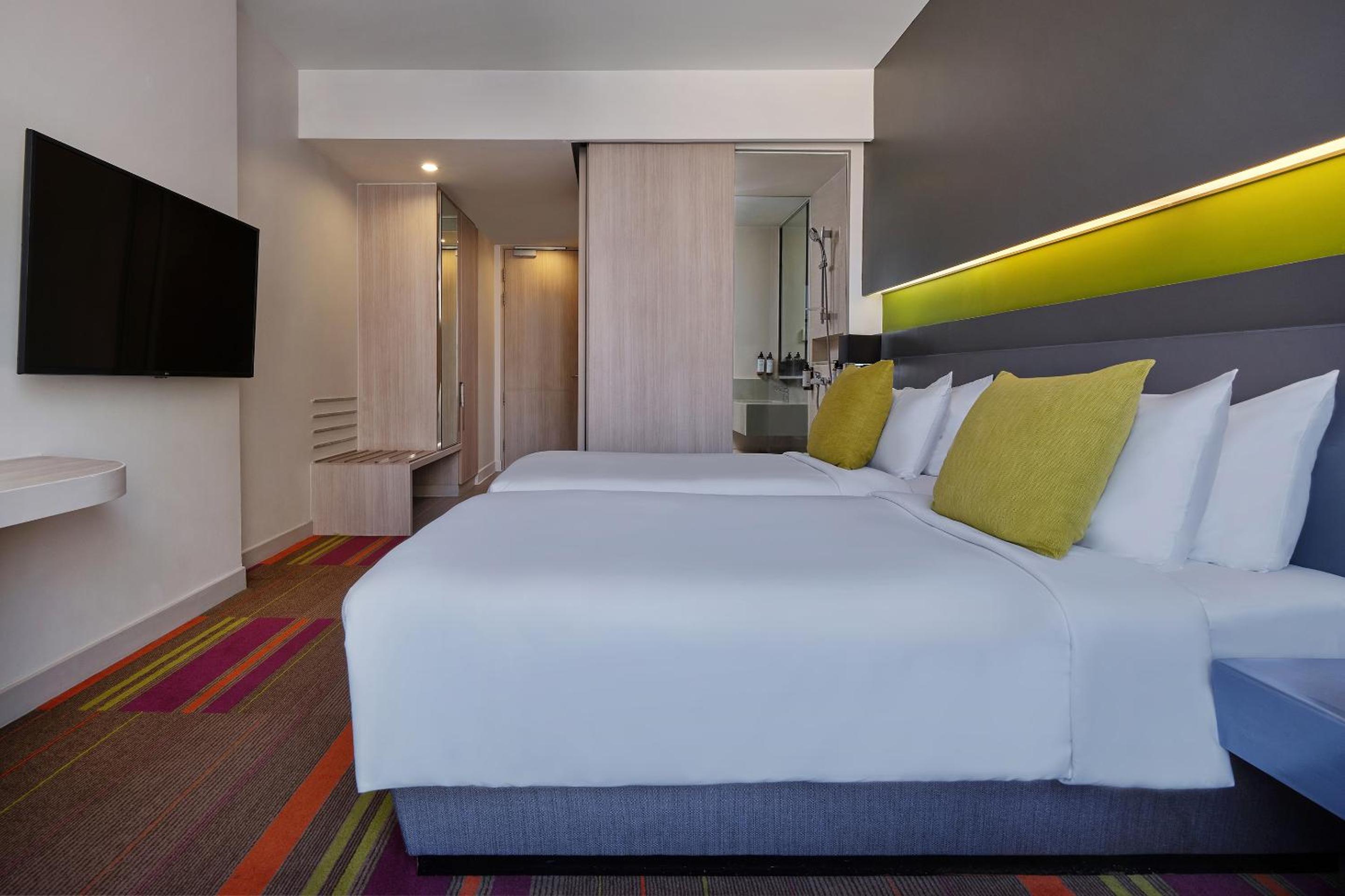 Deluxe Room with 2 single beds, High floor