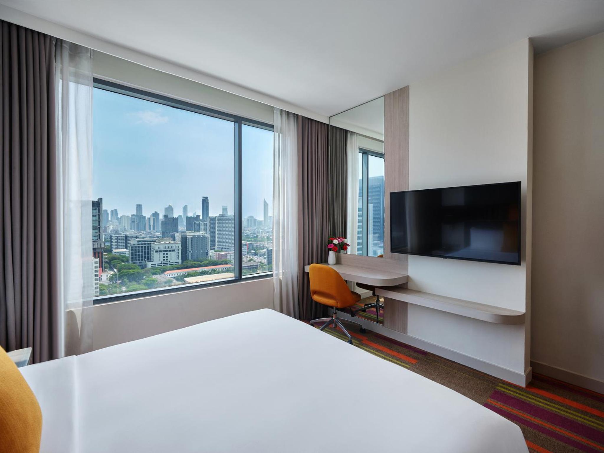 Deluxe Suite 1 Queen bed