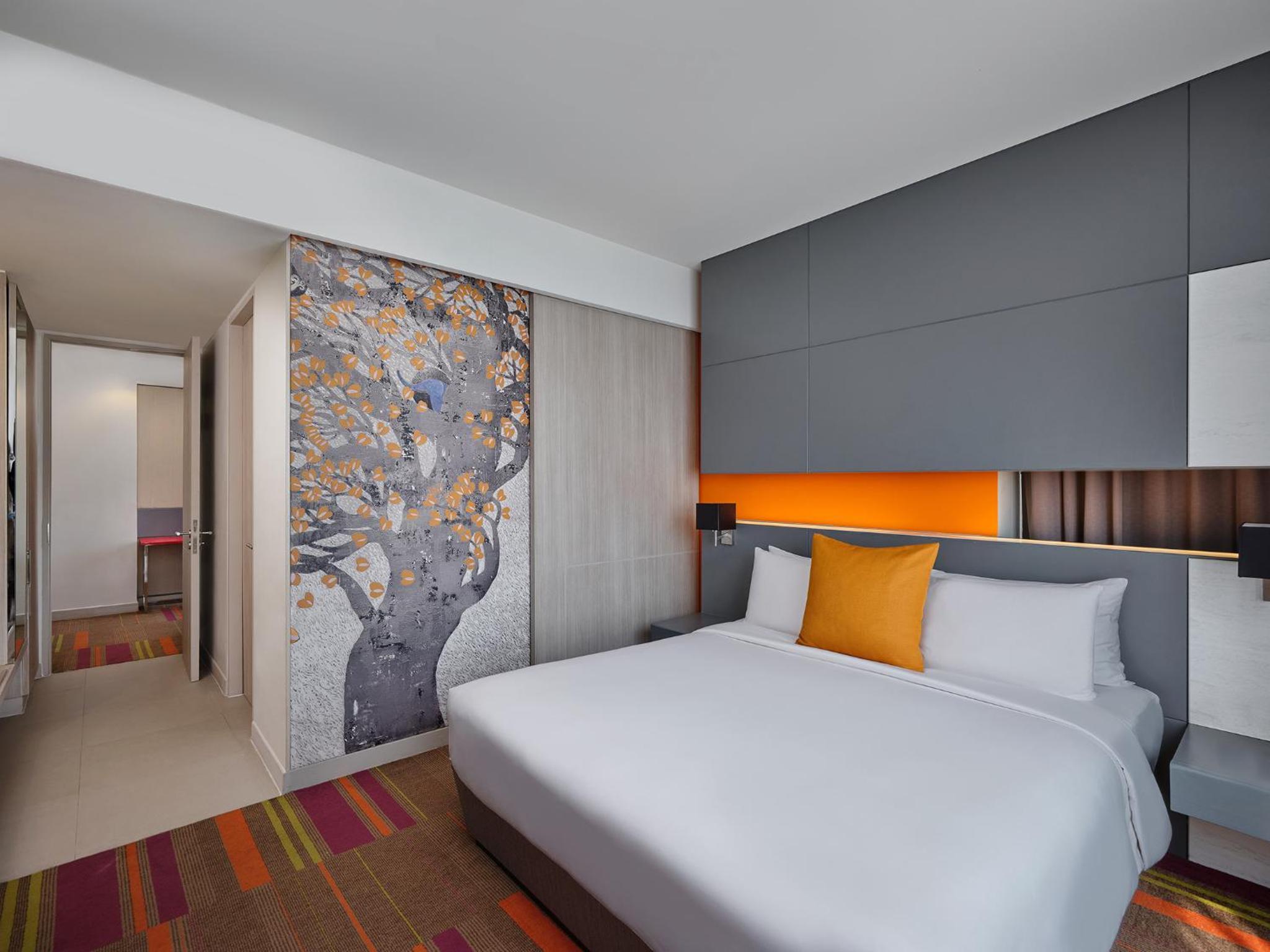 Deluxe Suite 1 Queen bed