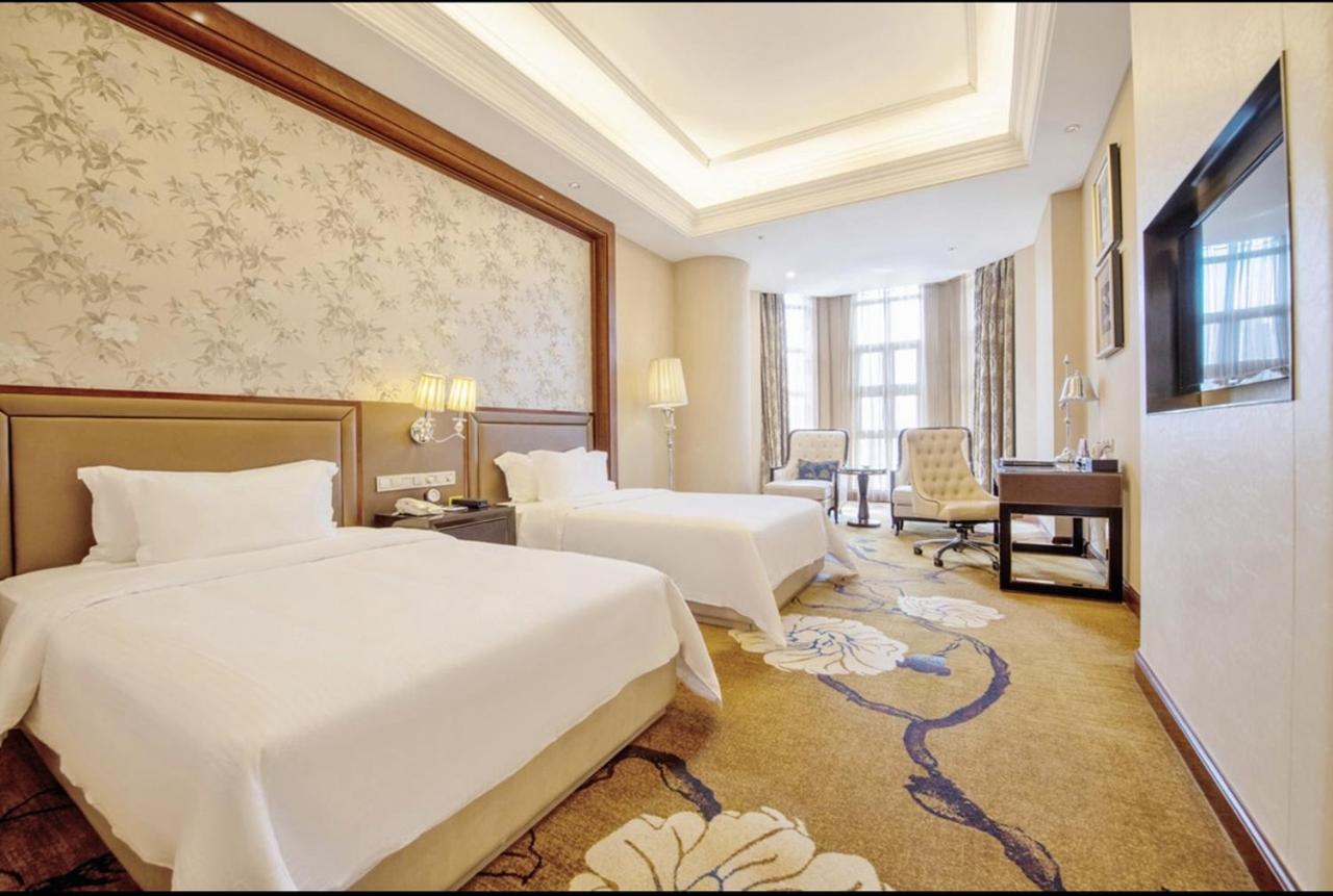 Deluxe Room with Two Twin Beds and Garden View, Non-Smoking photo 2