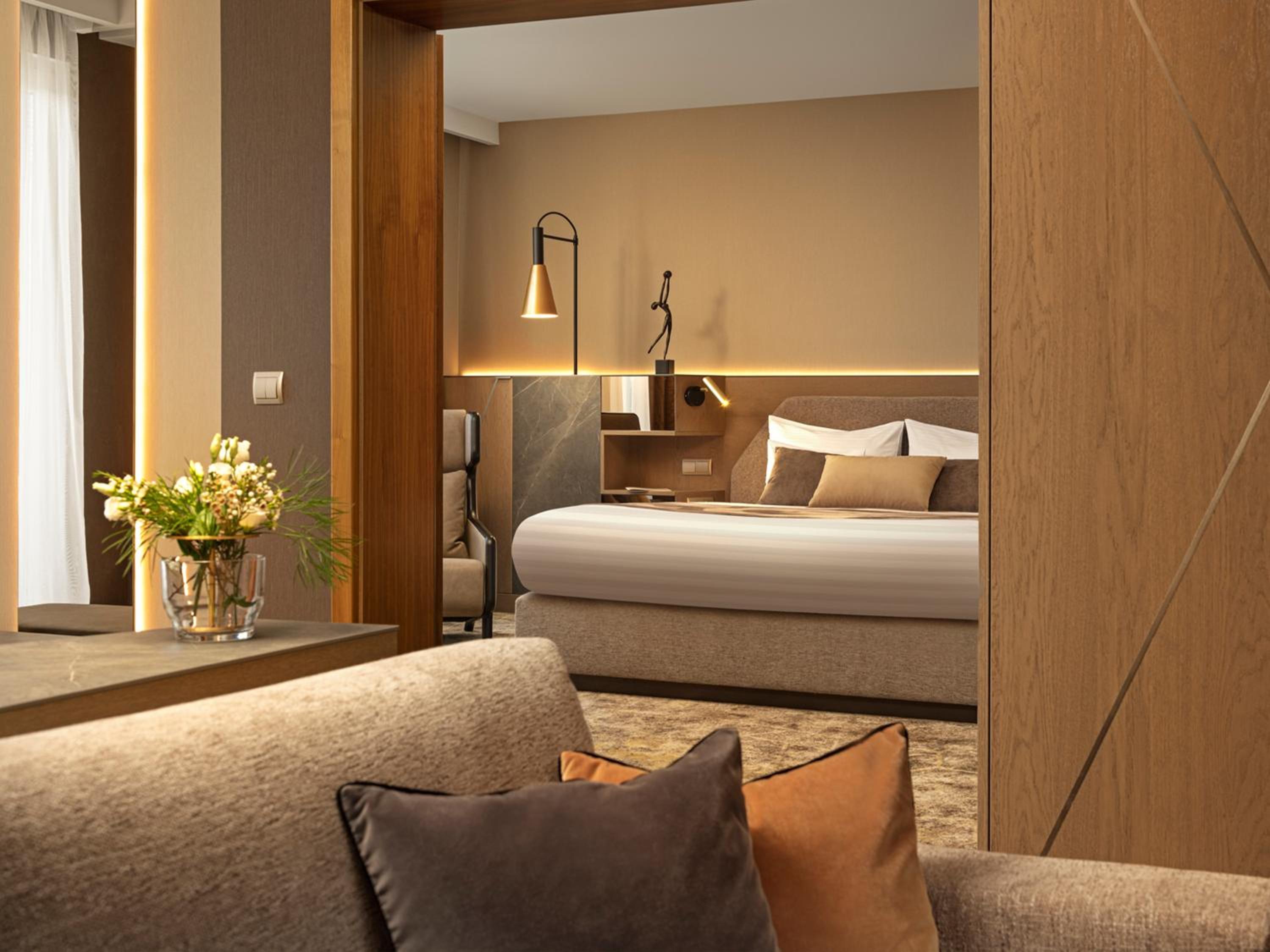 Royal Suite - Photo 2