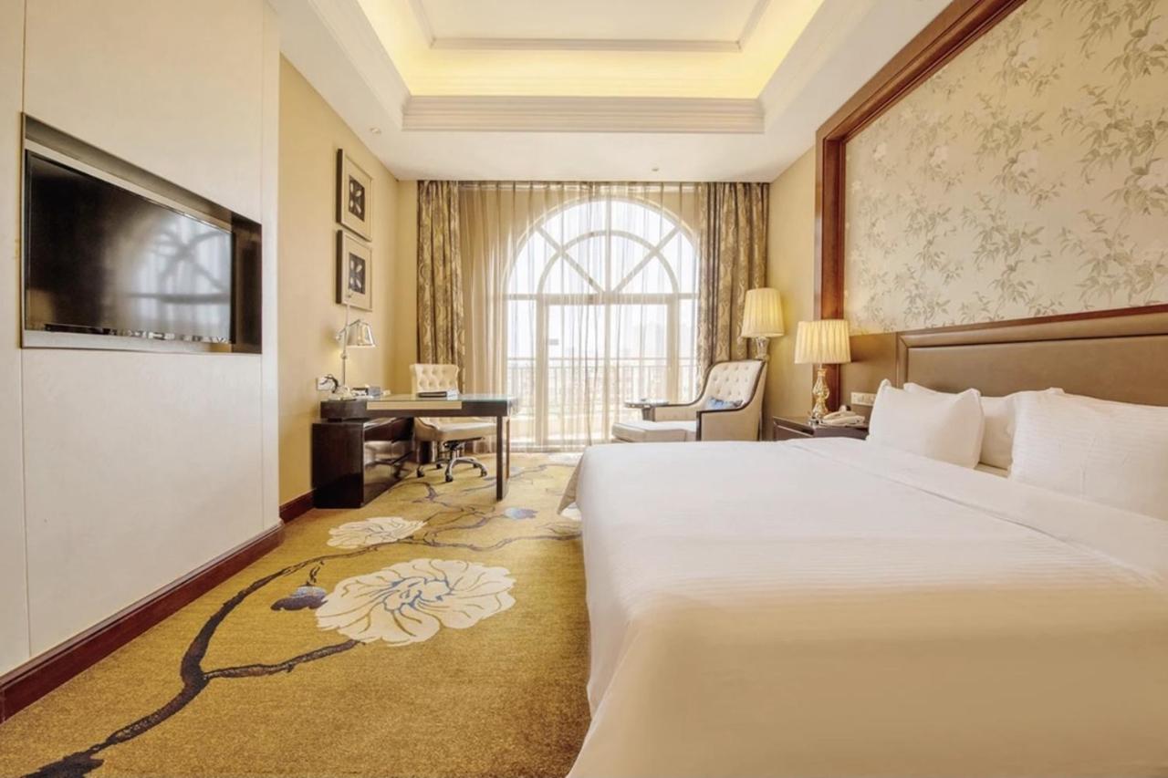 Deluxe King Room with Garden View, Non-Smoking photo 3