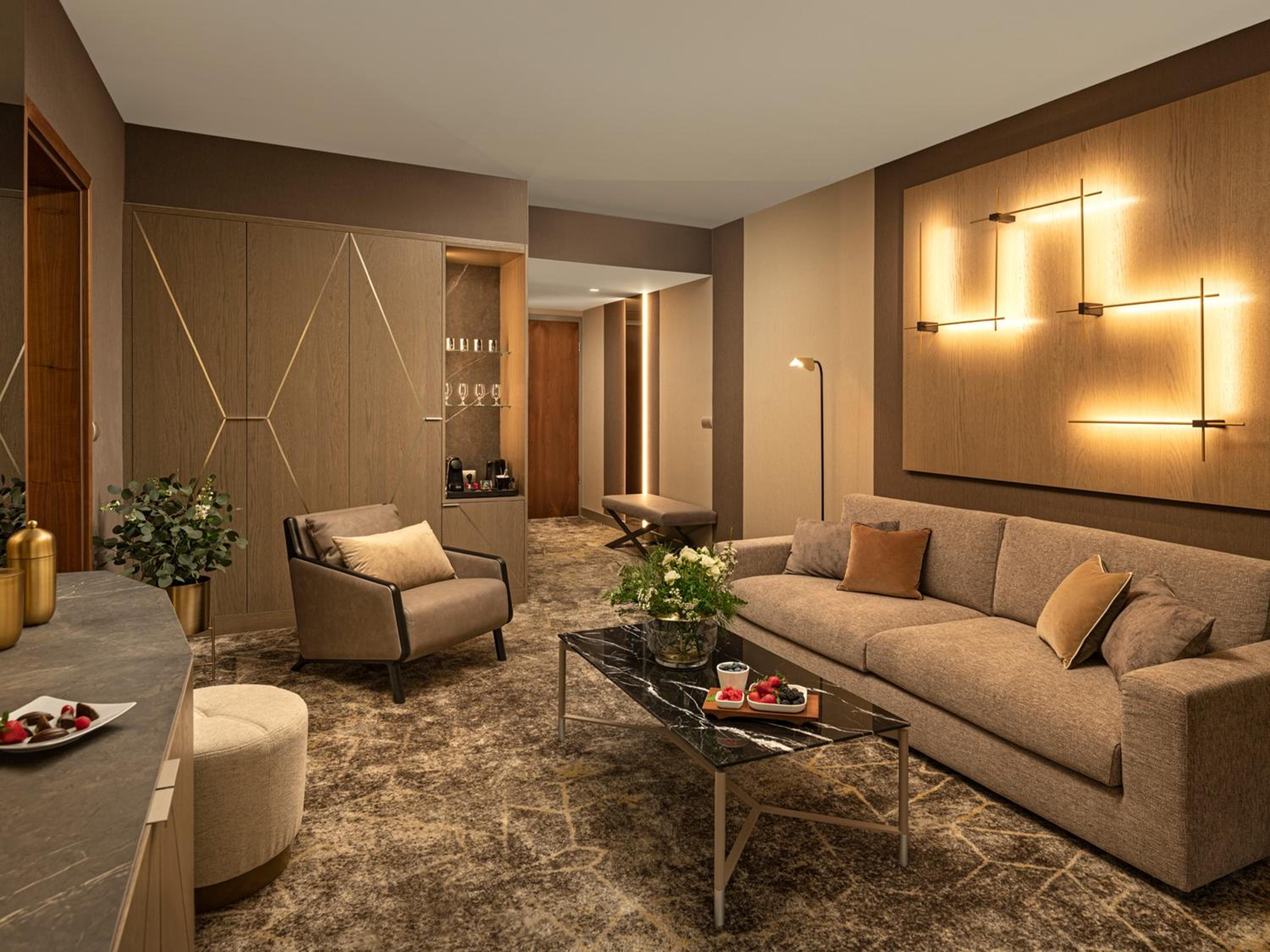 Premium Superior Suite - Photo 3