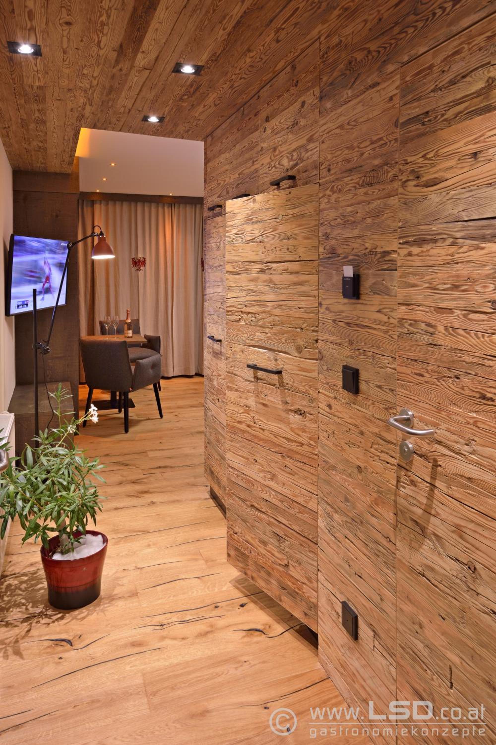 Deluxe Double Room with Balcony photo 2