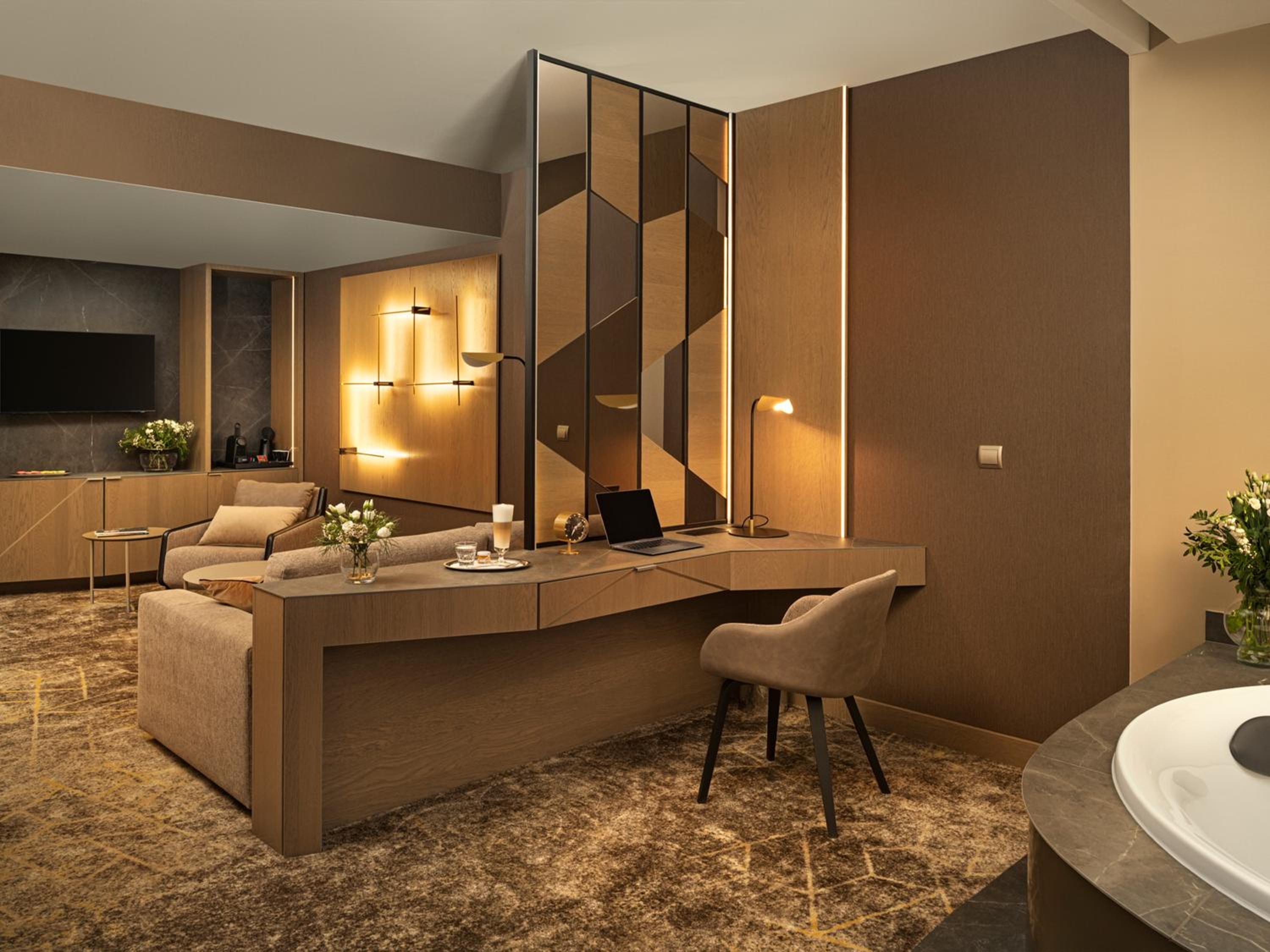 Royal Suite - Photo 3