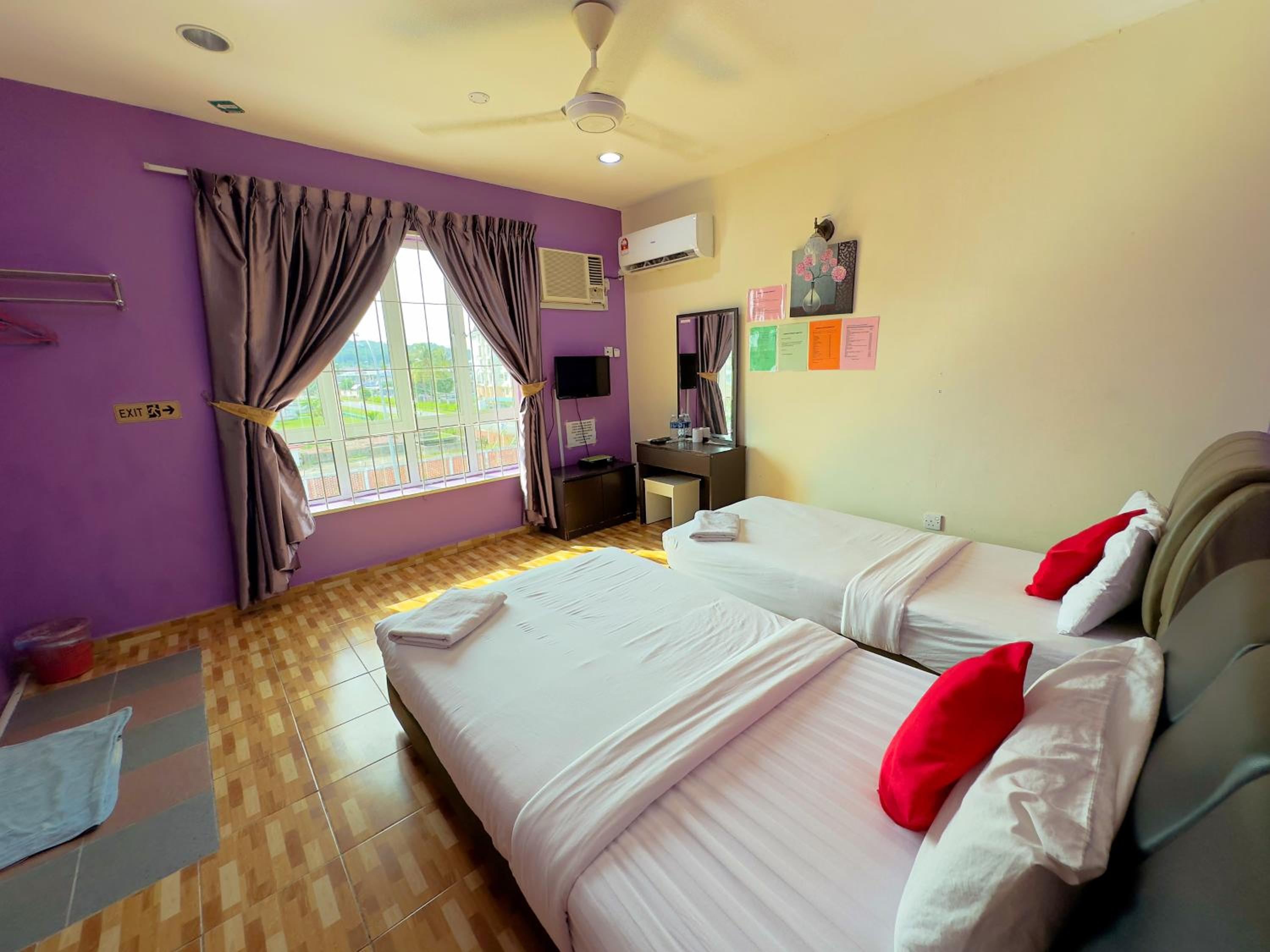 Standard Twin Room photo 2