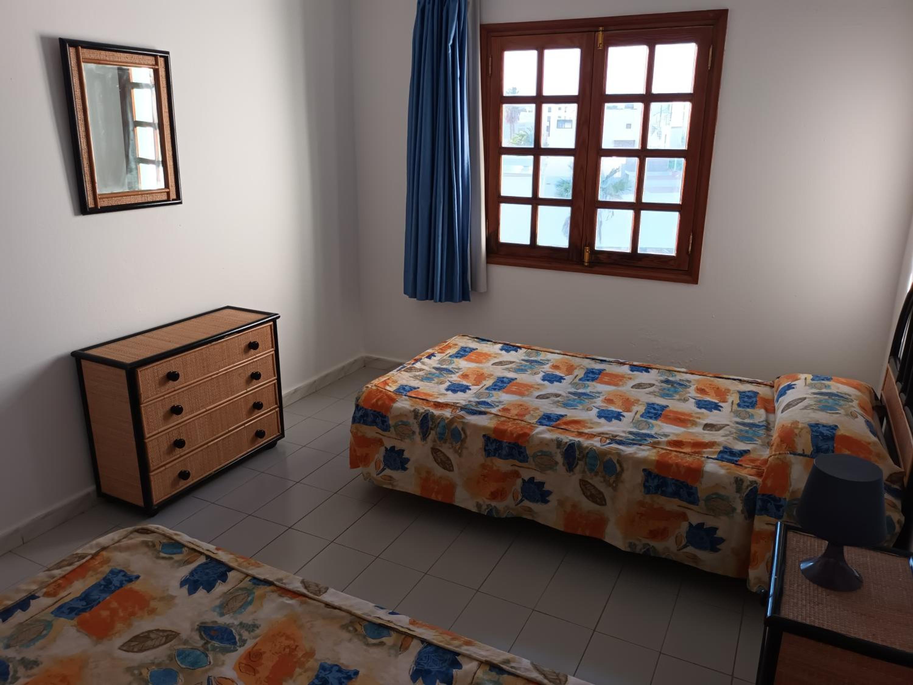 Apartamento de Dos Habitaciones con Vista al Mar - Primer Piso