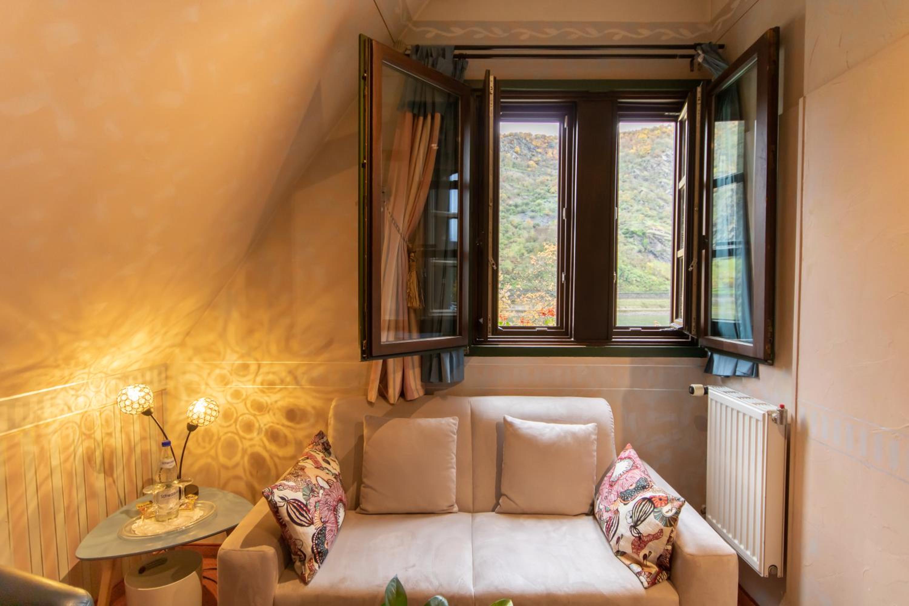 Double Room with River View  - Photo 4