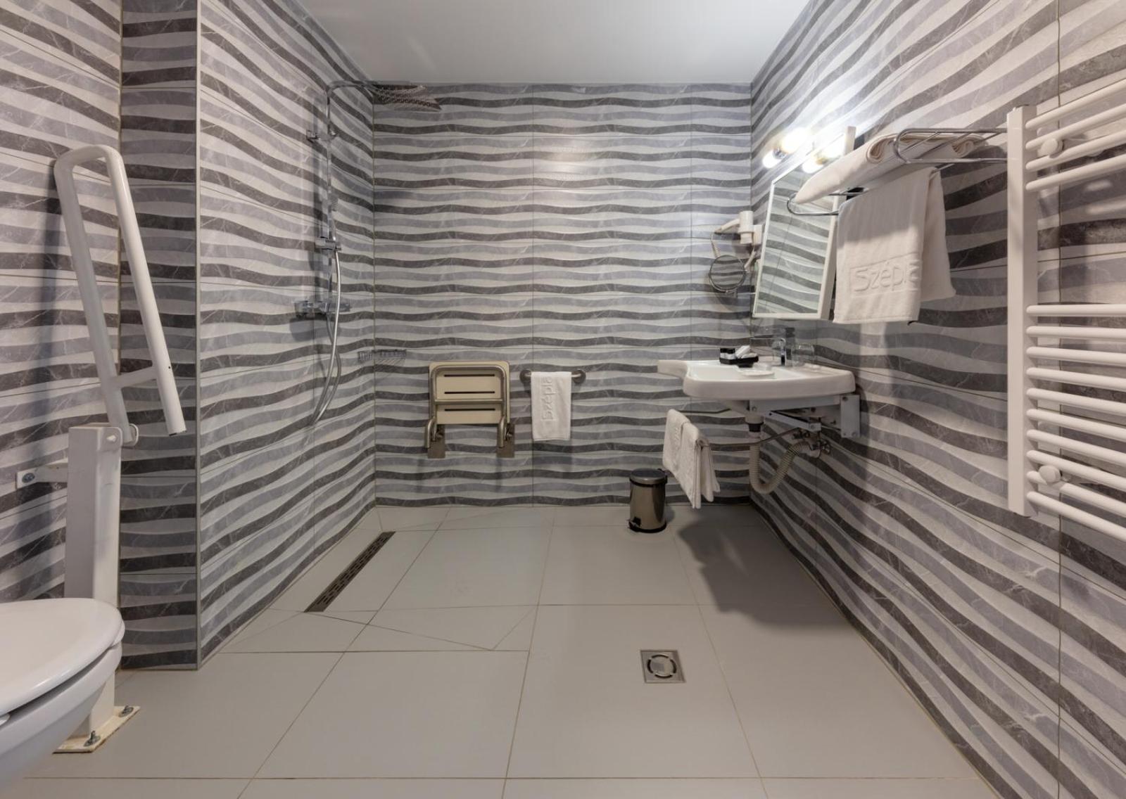 King Room - Disability Access - Photo 3