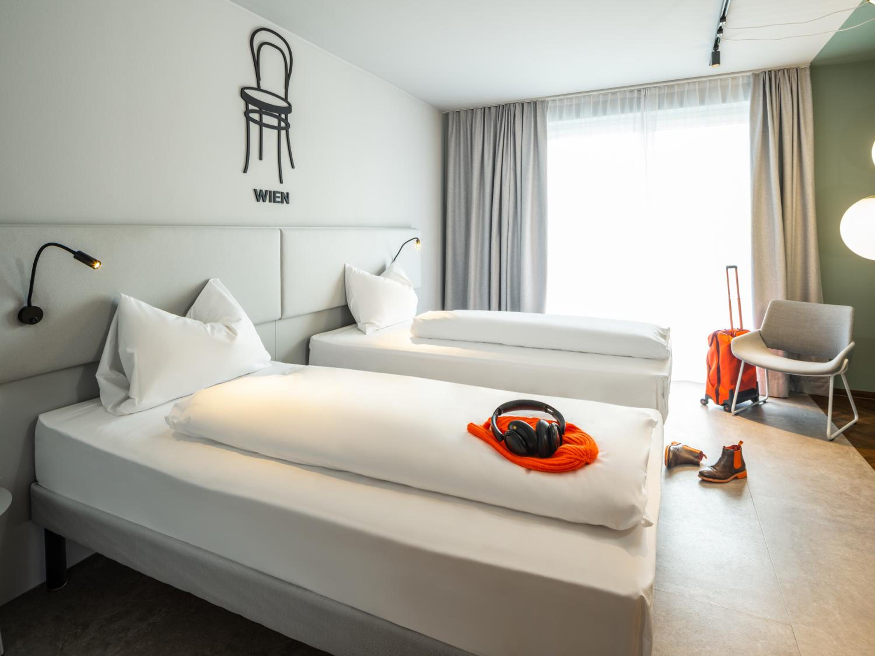 Standard Twin Room - Photo 7