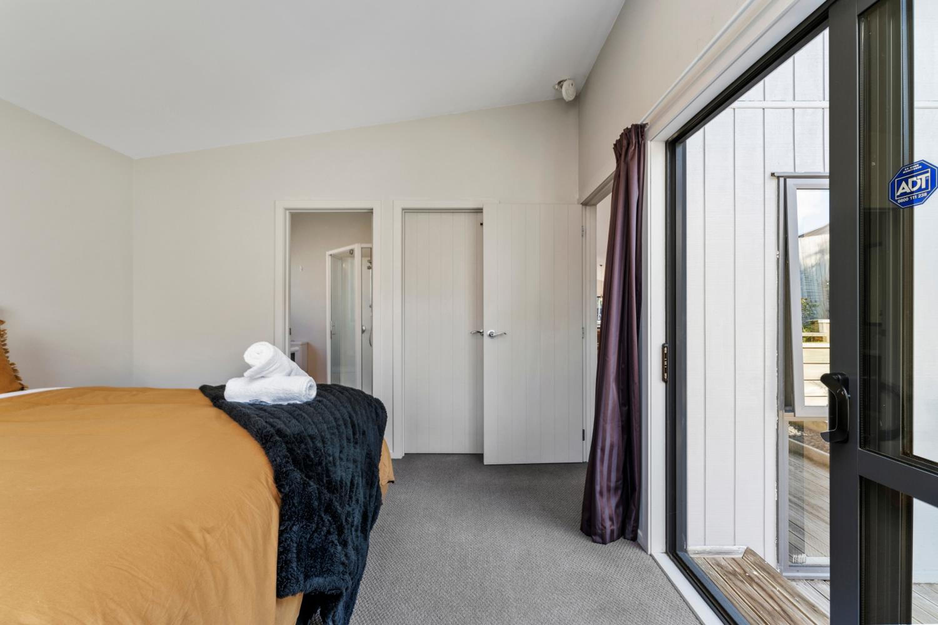 Three-Bedroom House photo 2