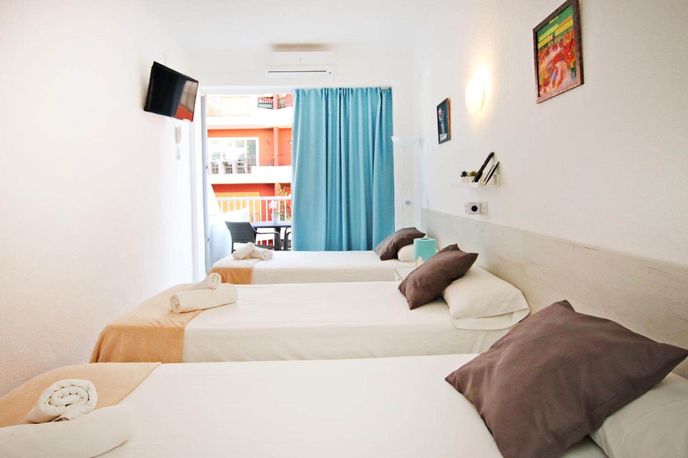 Habitación Triple con Balcón