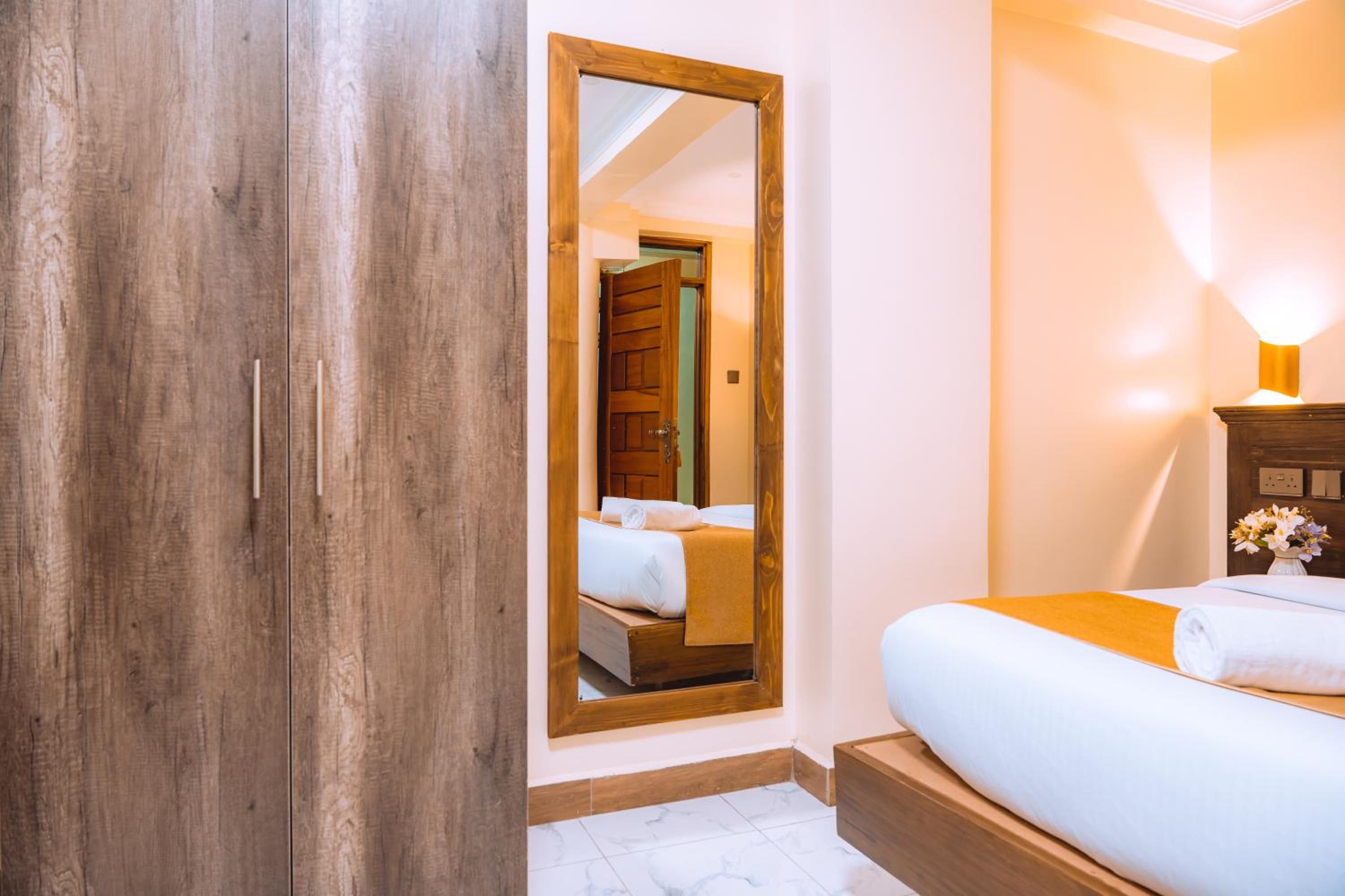 Deluxe King Room - Photo 5