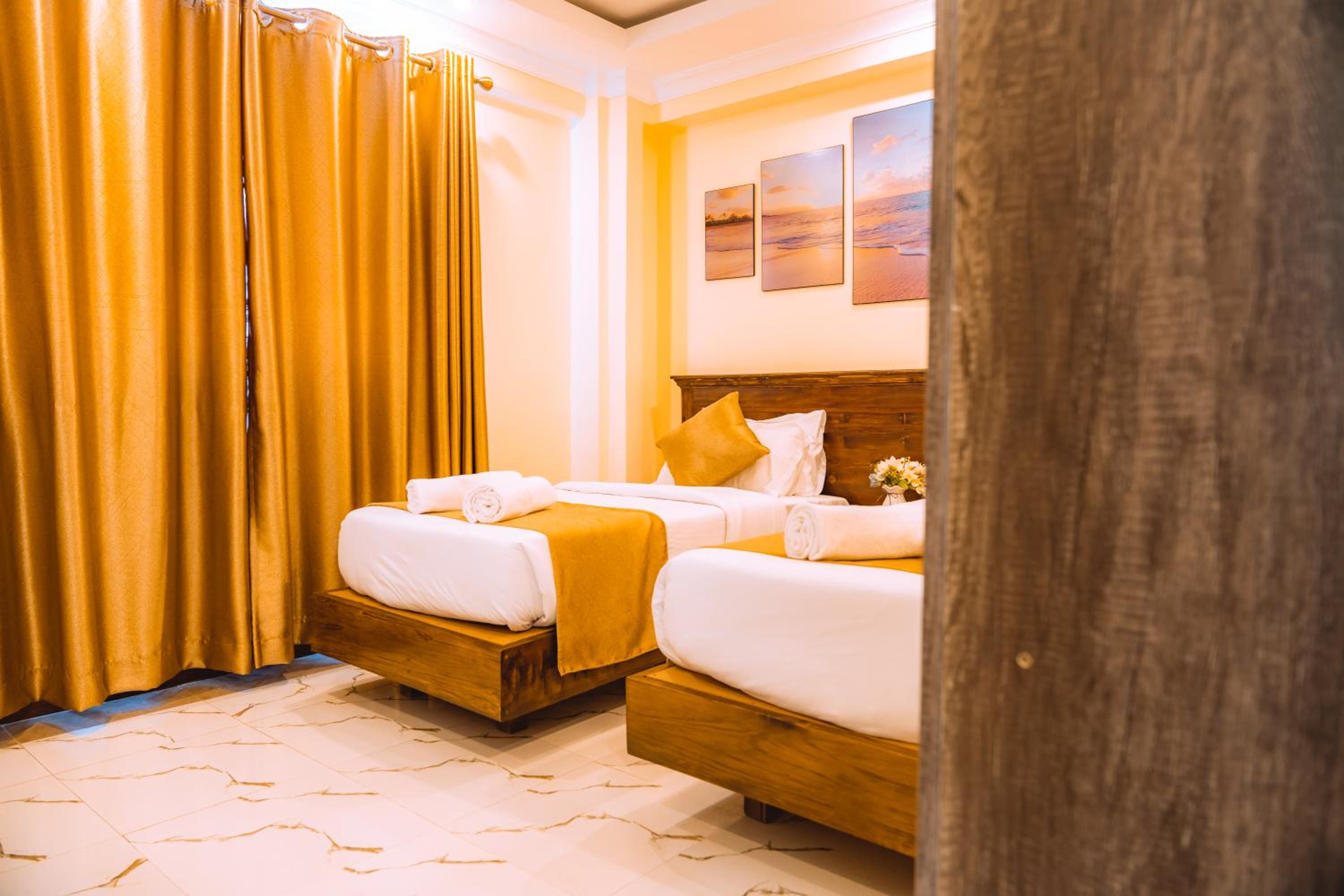 Large Twin Room - Photo 7