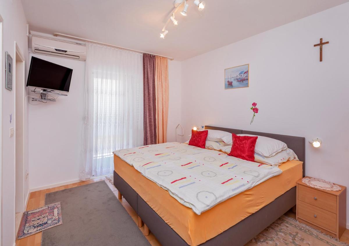 Studio with Balcony (2 Adults)