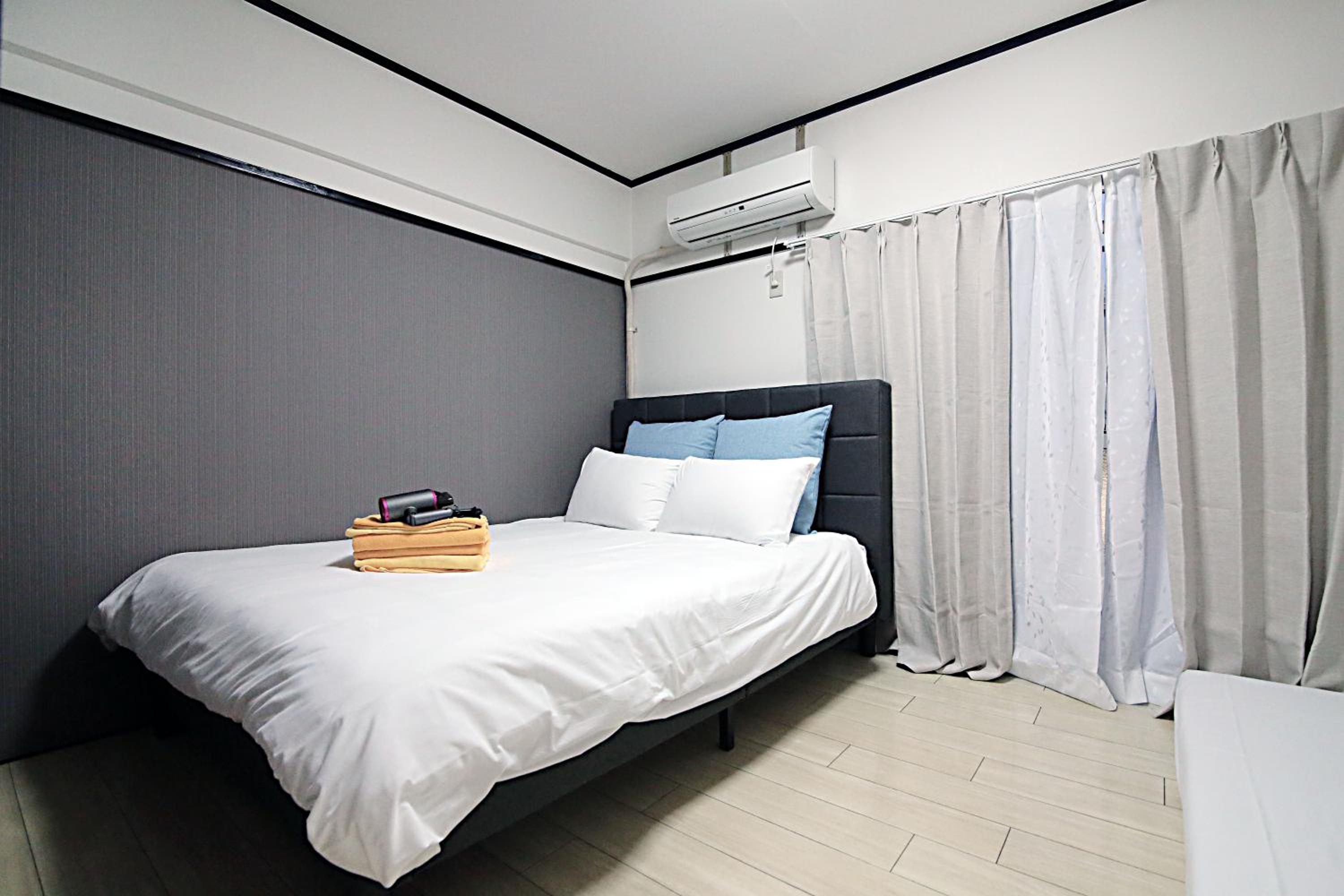 One-Bedroom Apartment photo 1