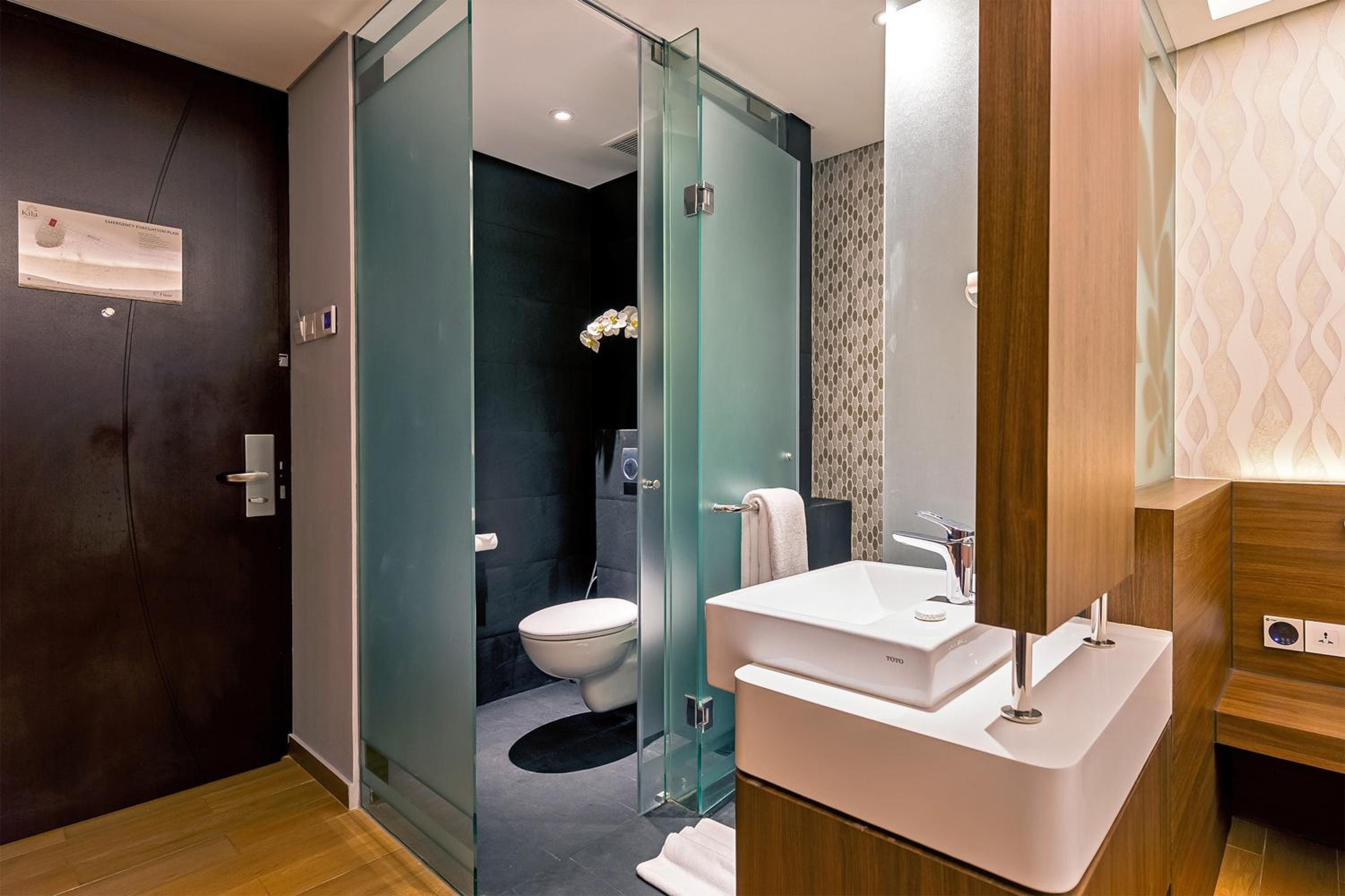 Superior Room with Free One-time 2 Bottles of Beer and Free Shuttle to Hotel's Beach Facility photo 2