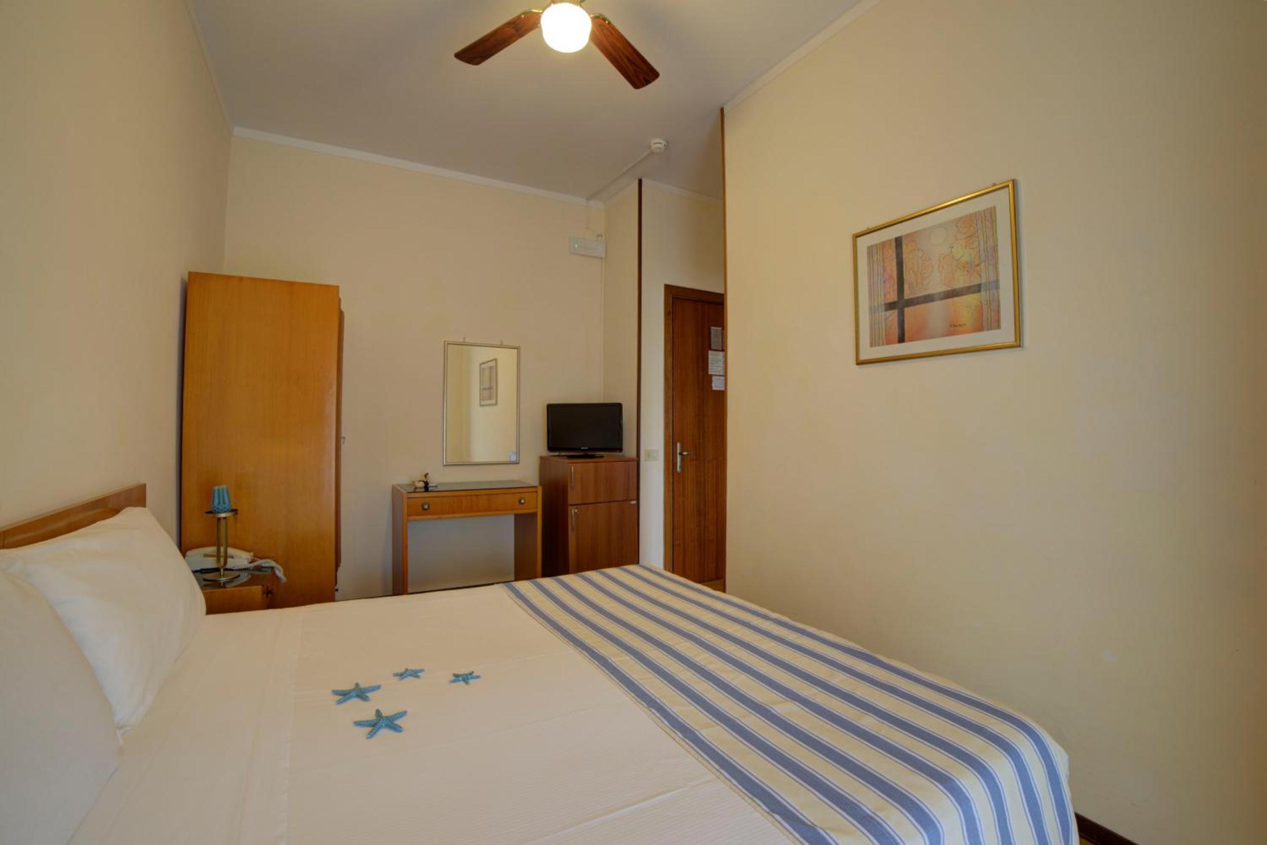 Double or Twin Room - Photo 3