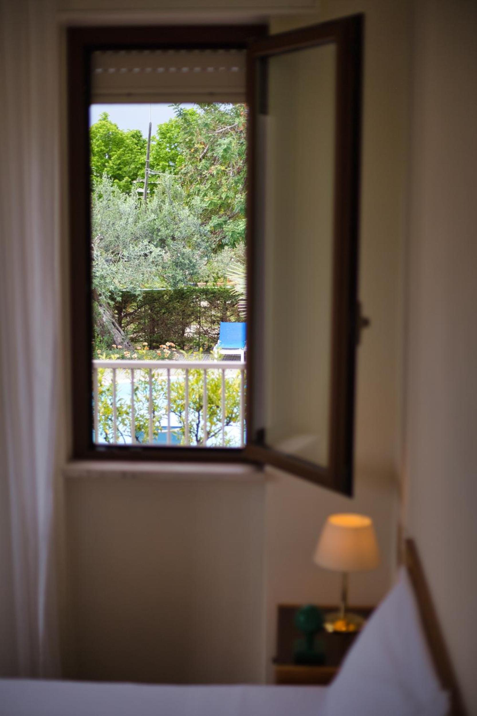 Standard Quadruple Room - Photo 6