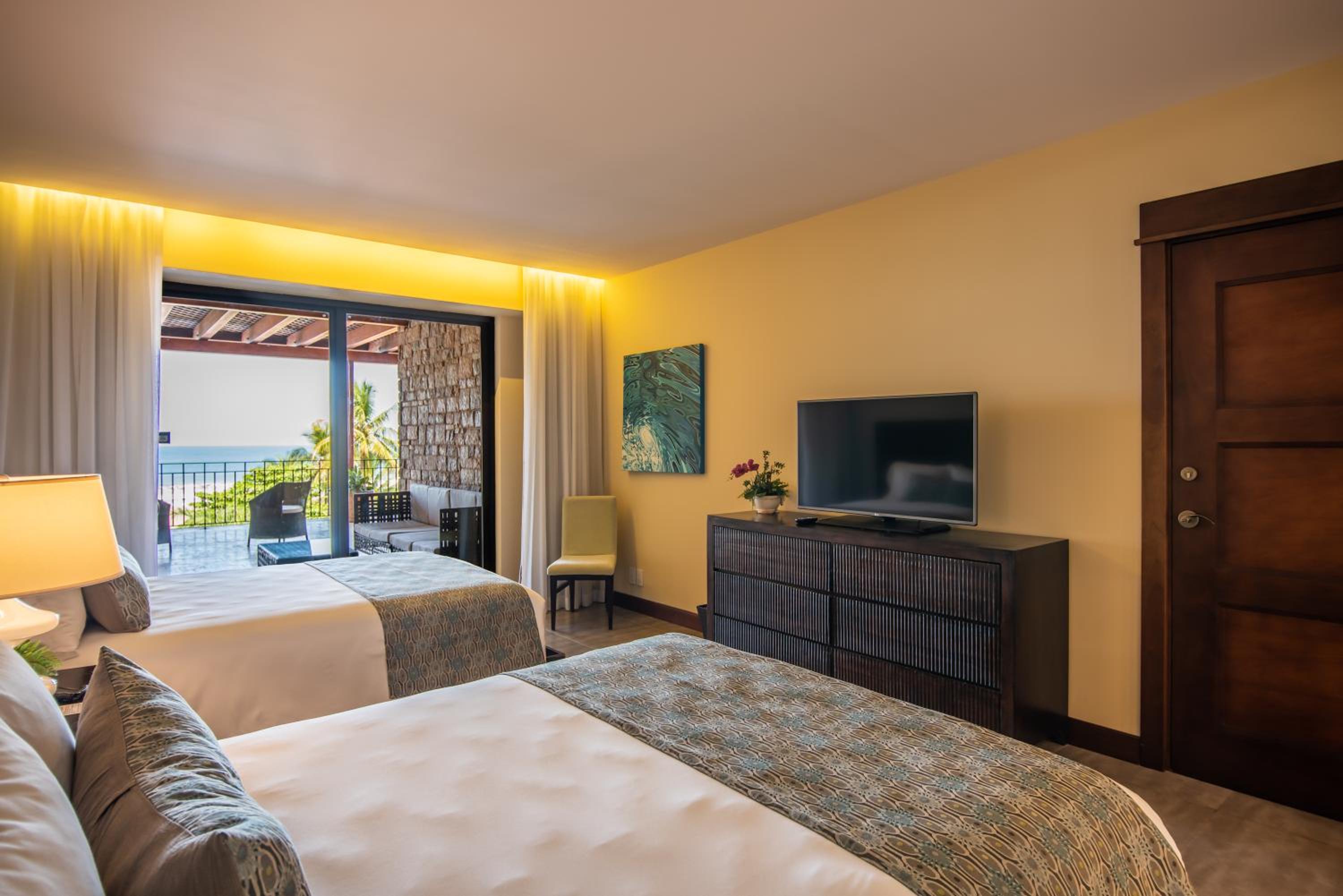 Deluxe Room Ocean View 2 Queen Beds with Balcony - Photo 2